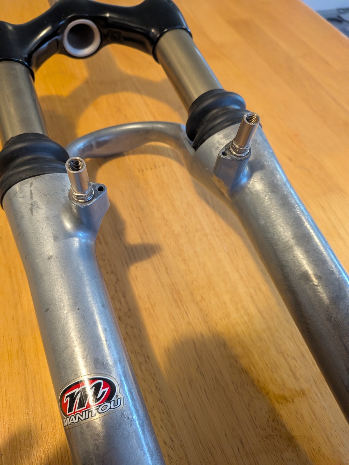 Vintage Manitou Black Elite Fork 1 1/8″ Threadless 26″ 80/100 Adjustable Travel