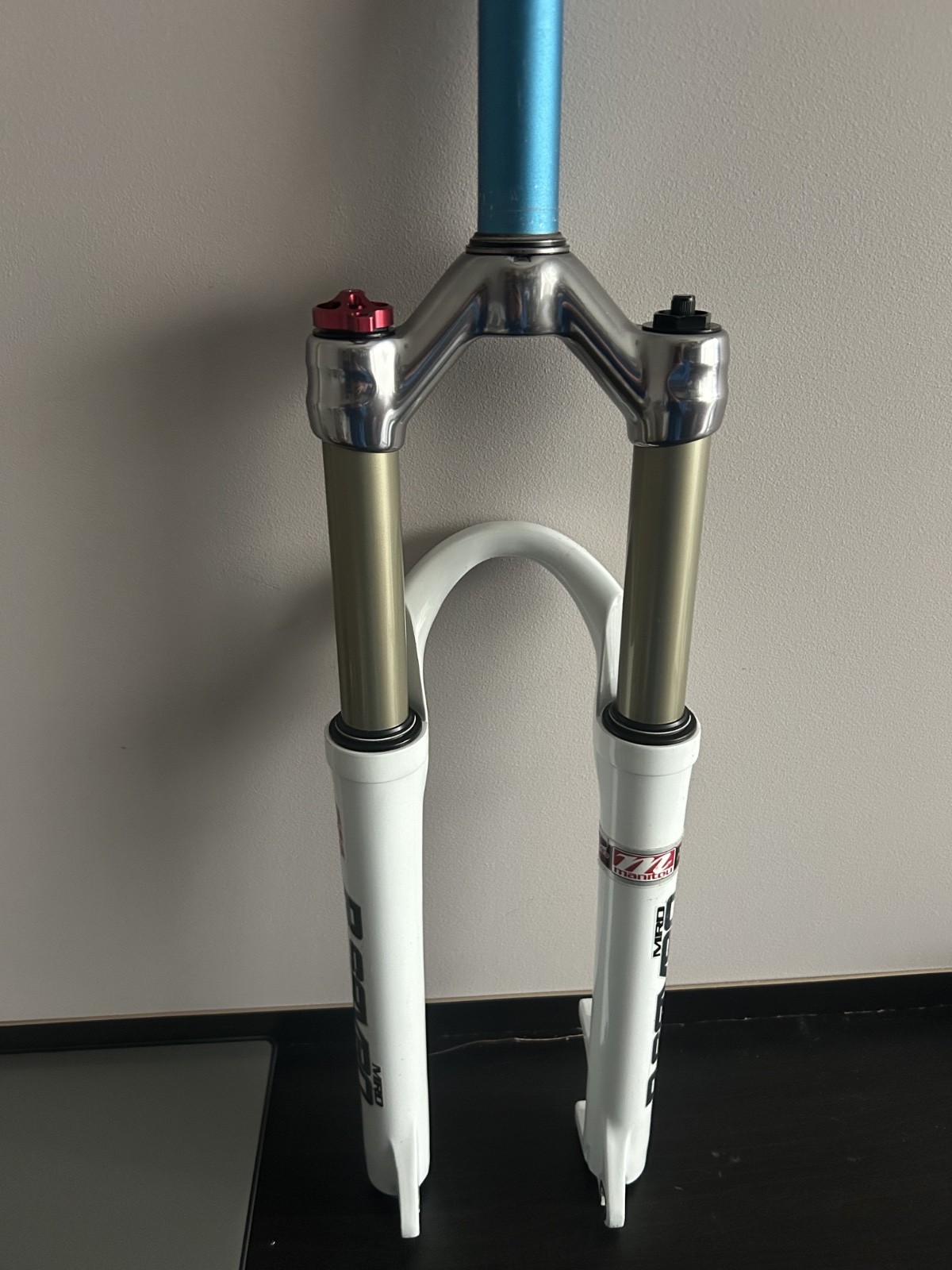 Manitou R-Seven MRD ABSOLUTE ABS+ 100mm 26″ Fork QR DSC TOP MODEL White