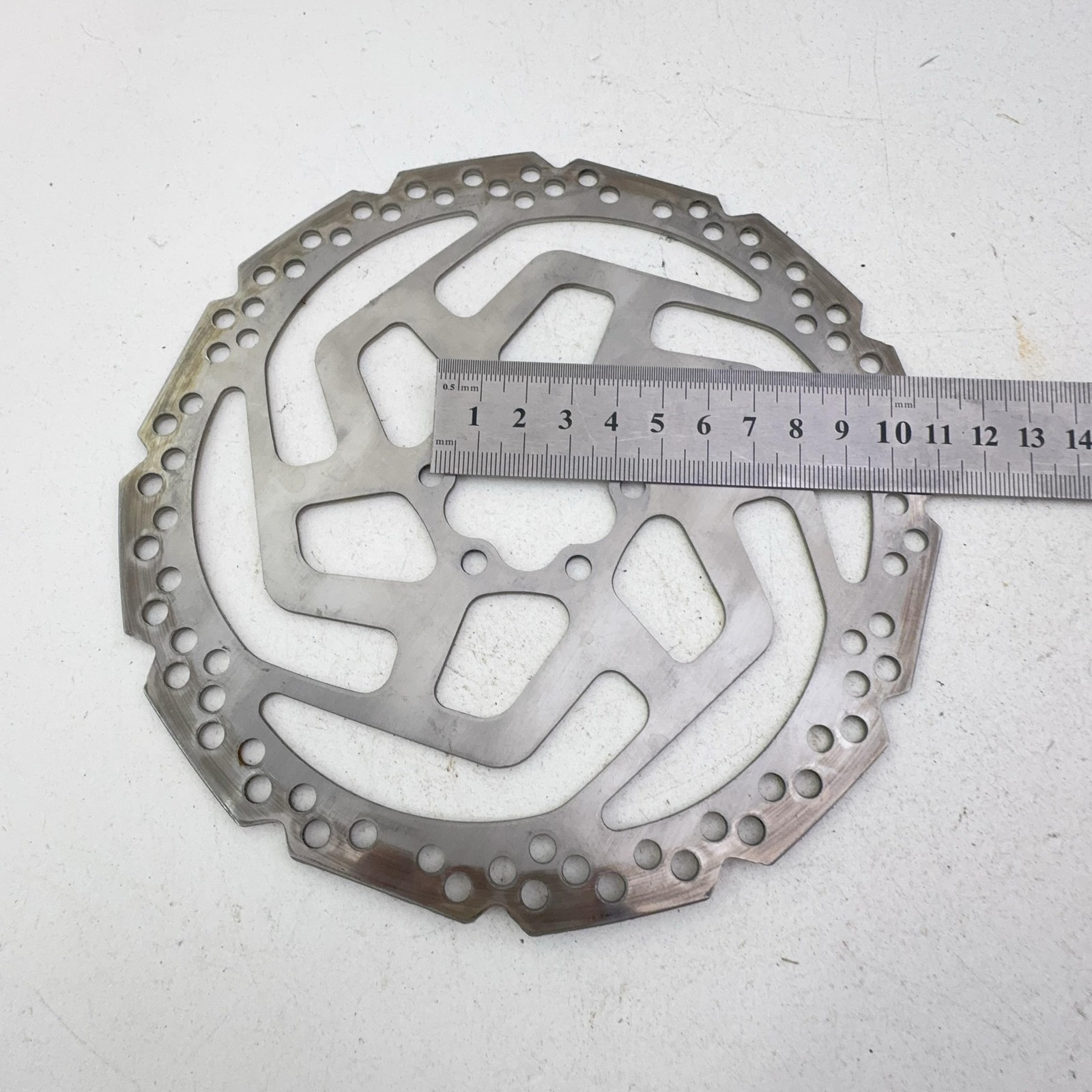 Shimano SM-RT26-M Disc Brake Rotor 180mm 6-Bolt Silver Resin Pad Only A15