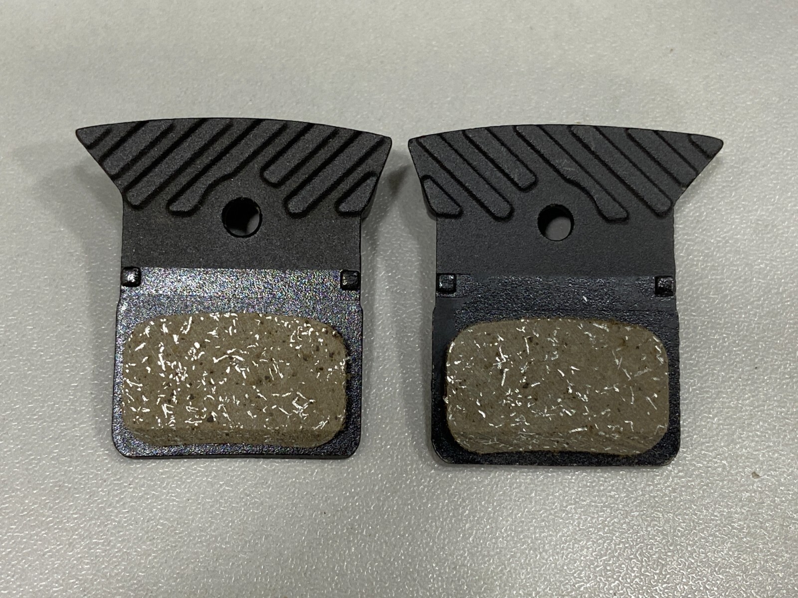 Shimano L05A-RF Resin Disc Brake Pads w/ Fin (1Pair)