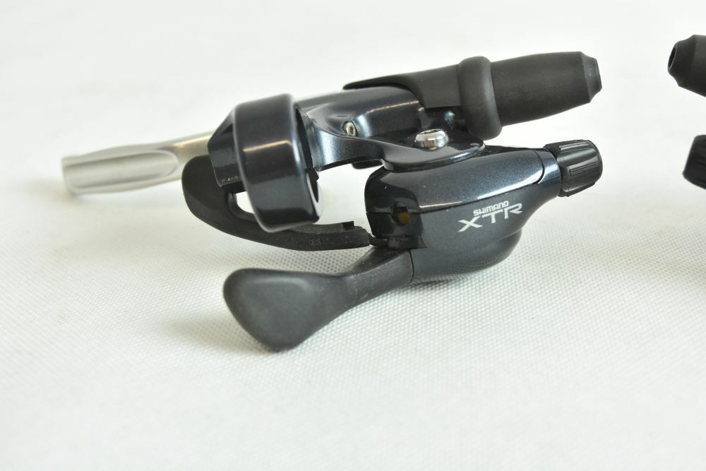 SHIMANO XTR st-m900 shifting brake levers 3×8 NOS – NEVER USED !