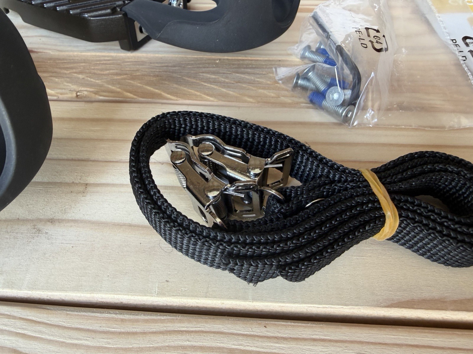 CyclingDeal Pedals Platform Adapters with Toe Clips & Straps