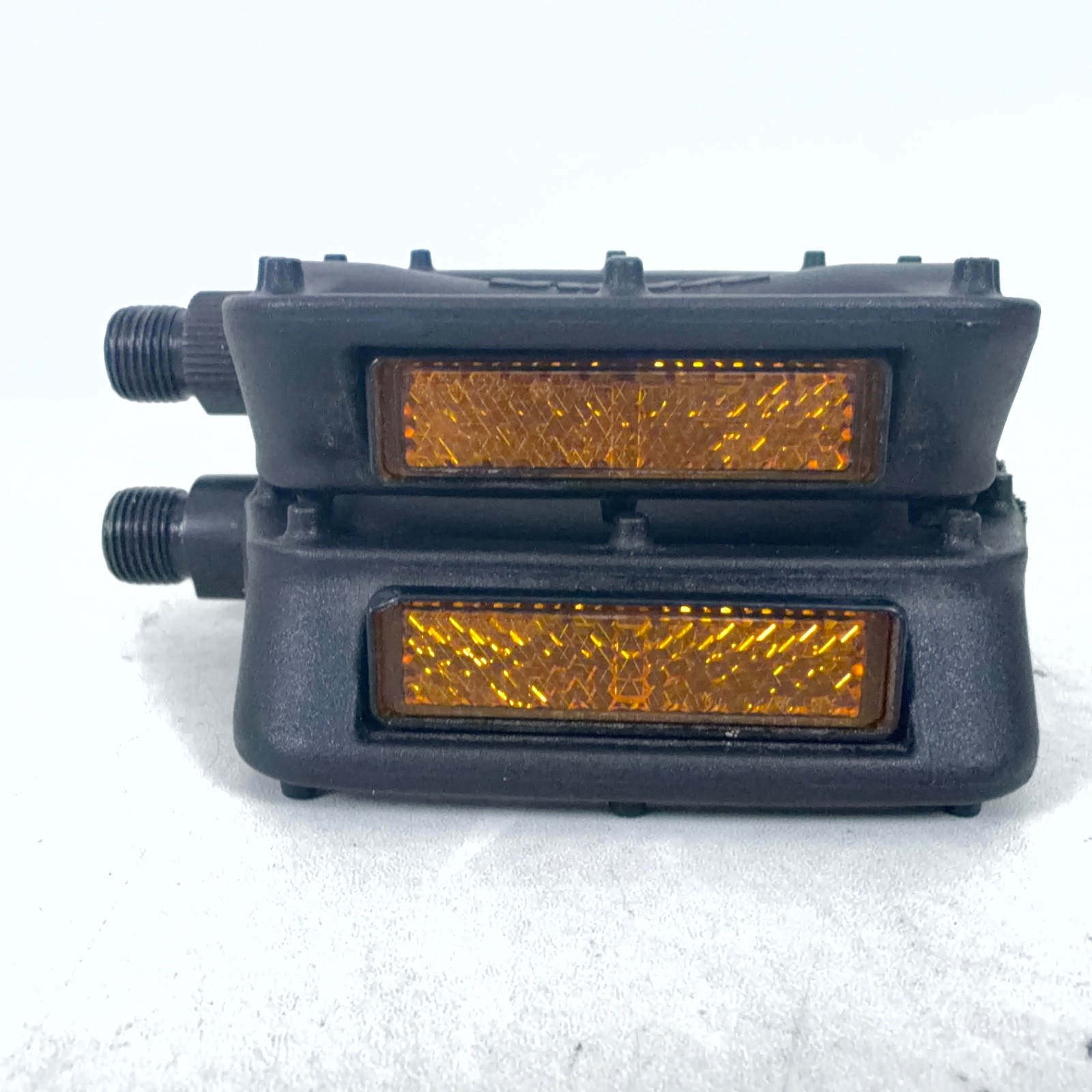KONA Lanai Platform Pedals w. Reflectors 9/16″ Plastic Compoisite