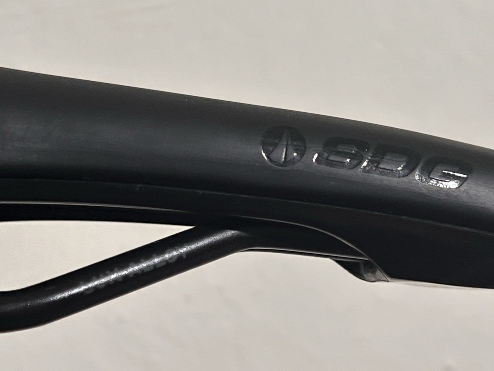 SDG Bel-Air V3 260 x 135 mm Lux-Alloy Black with Tan Base Bicycle Saddle Seat