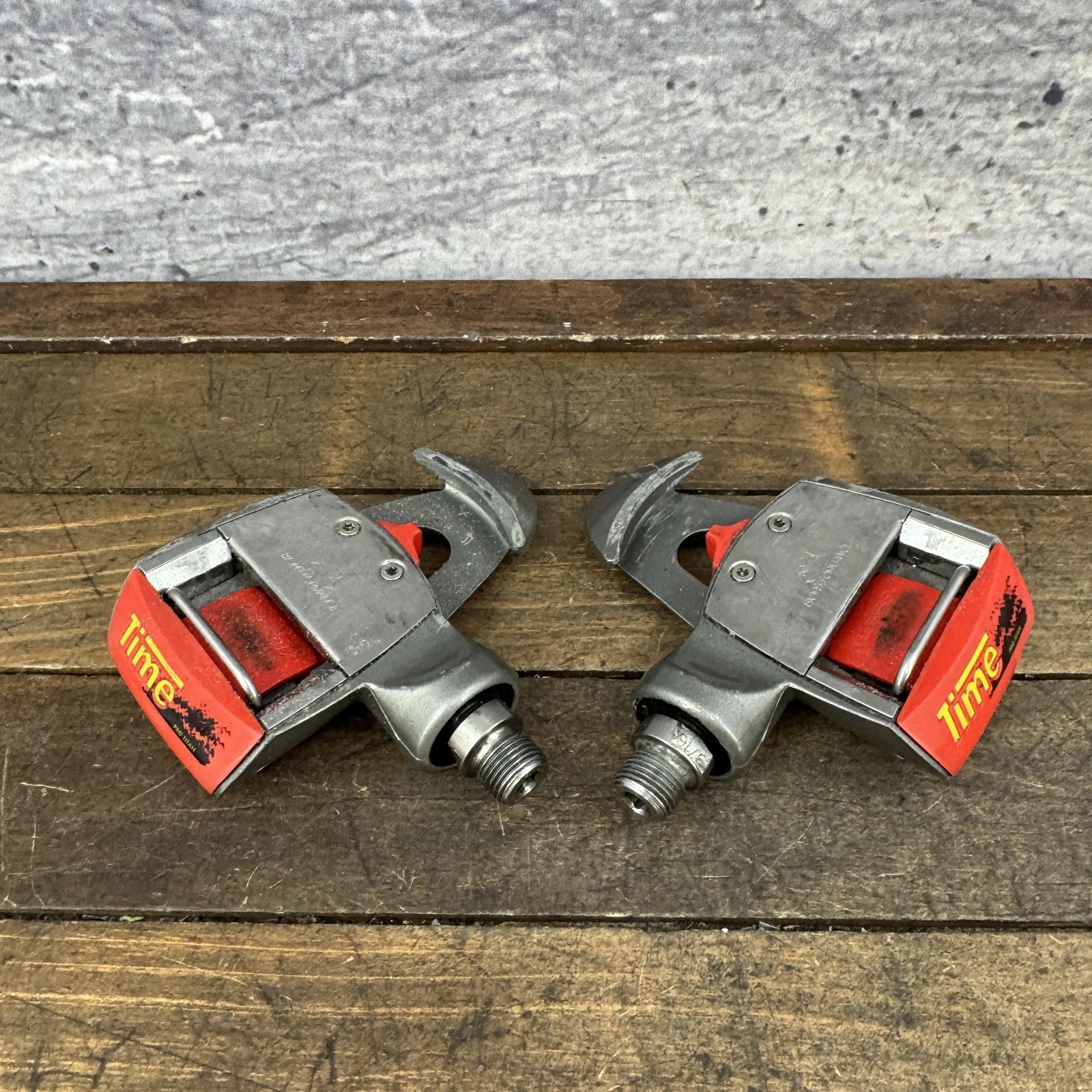 Vintage TIME EQ Titan Clipless Road Bike Pedals Titanium 9/16 Red 365g Ti Axles