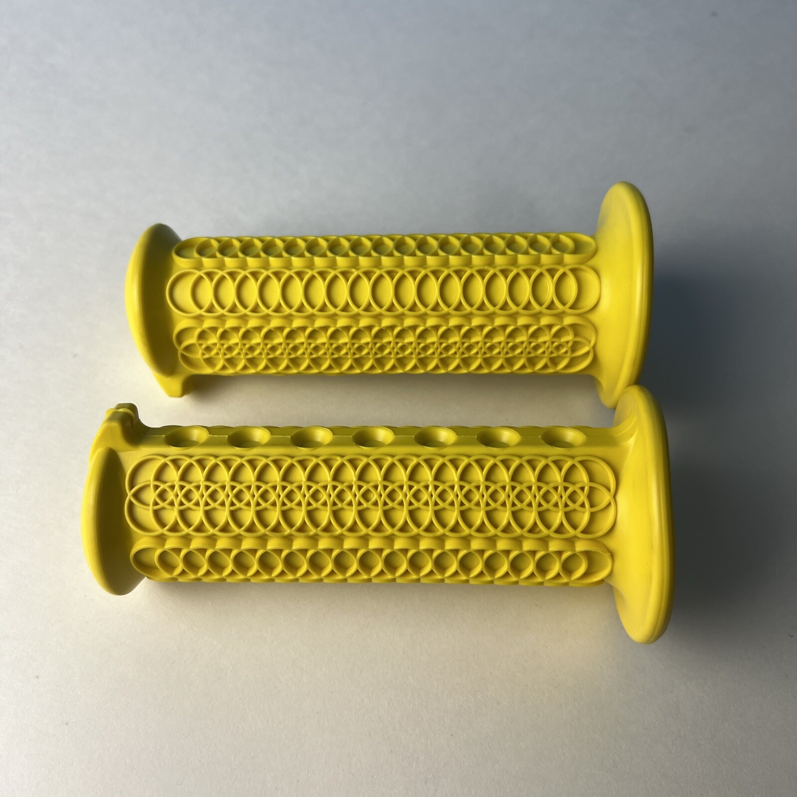 VINTAGE NOS OLD SCHOOL BMX GRIPS WINNERS CIRCLE YELLOW OG 1970S 1980S RACE A33