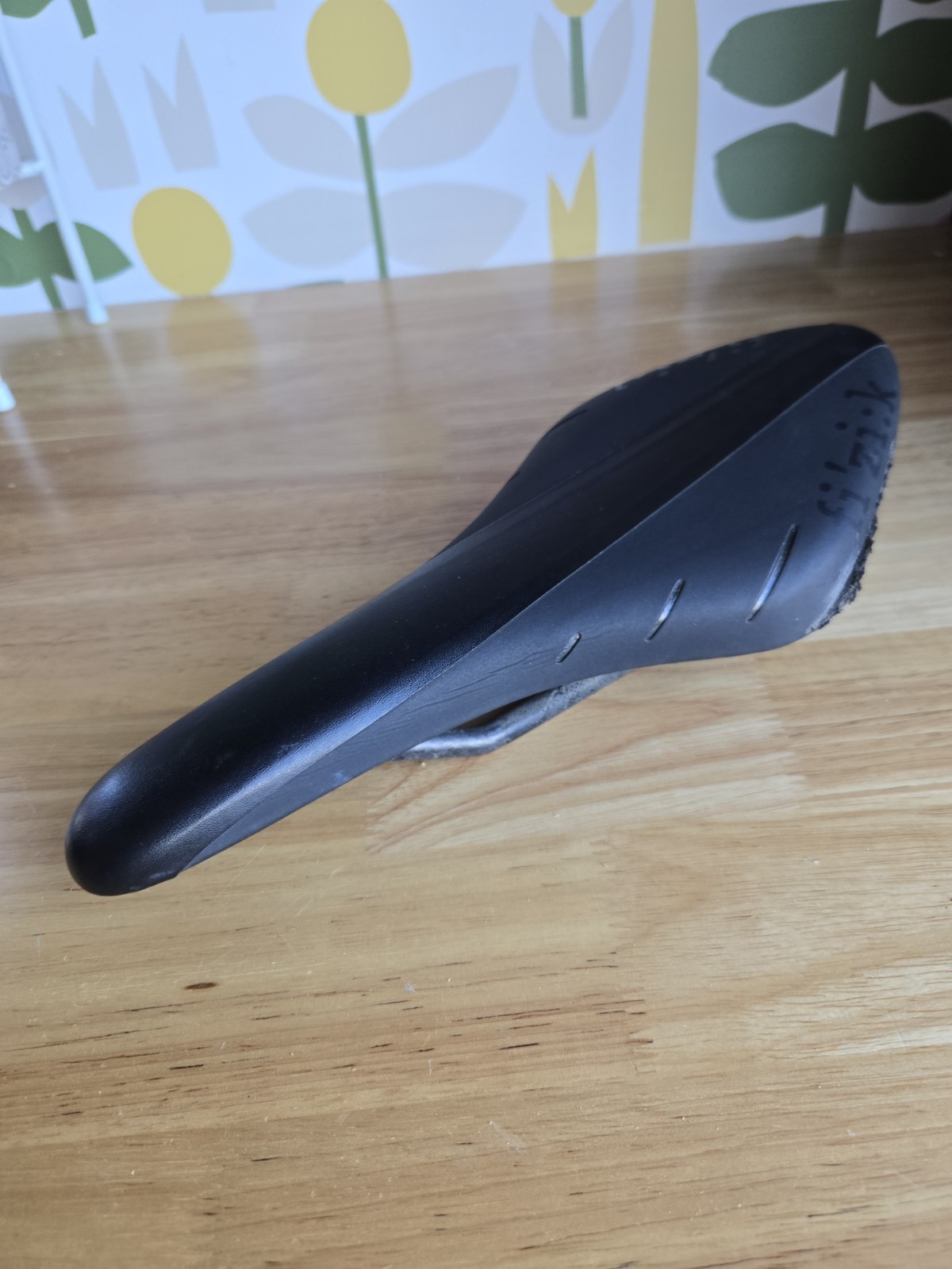 126mm (Regular) Fizik Arione R1 Carbon Rail Road Saddle 165g