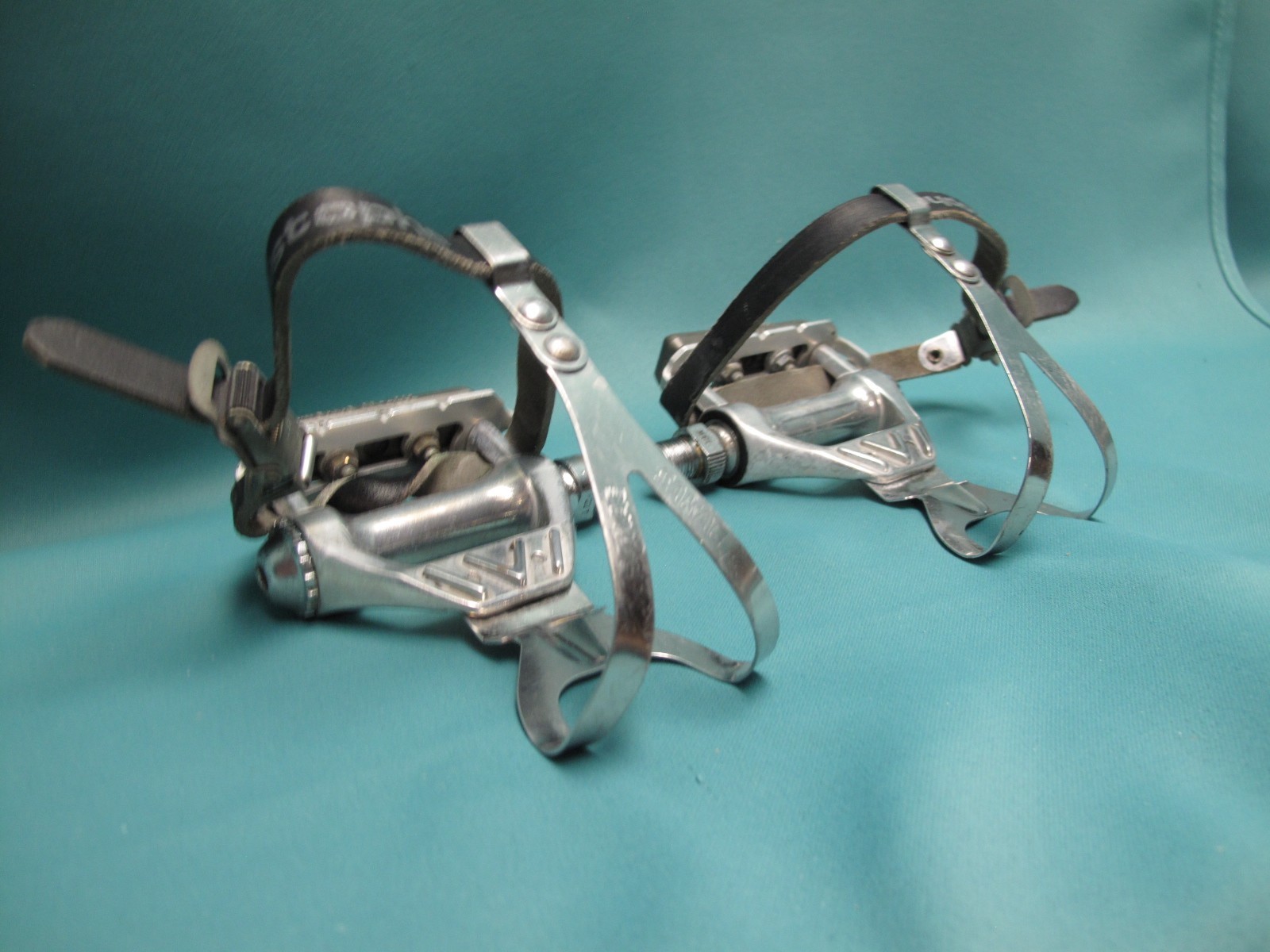 Vintage SR Sakae Ringyo SP-12 Alloy Pedals with Large Toe Clips & Straps 9/16″