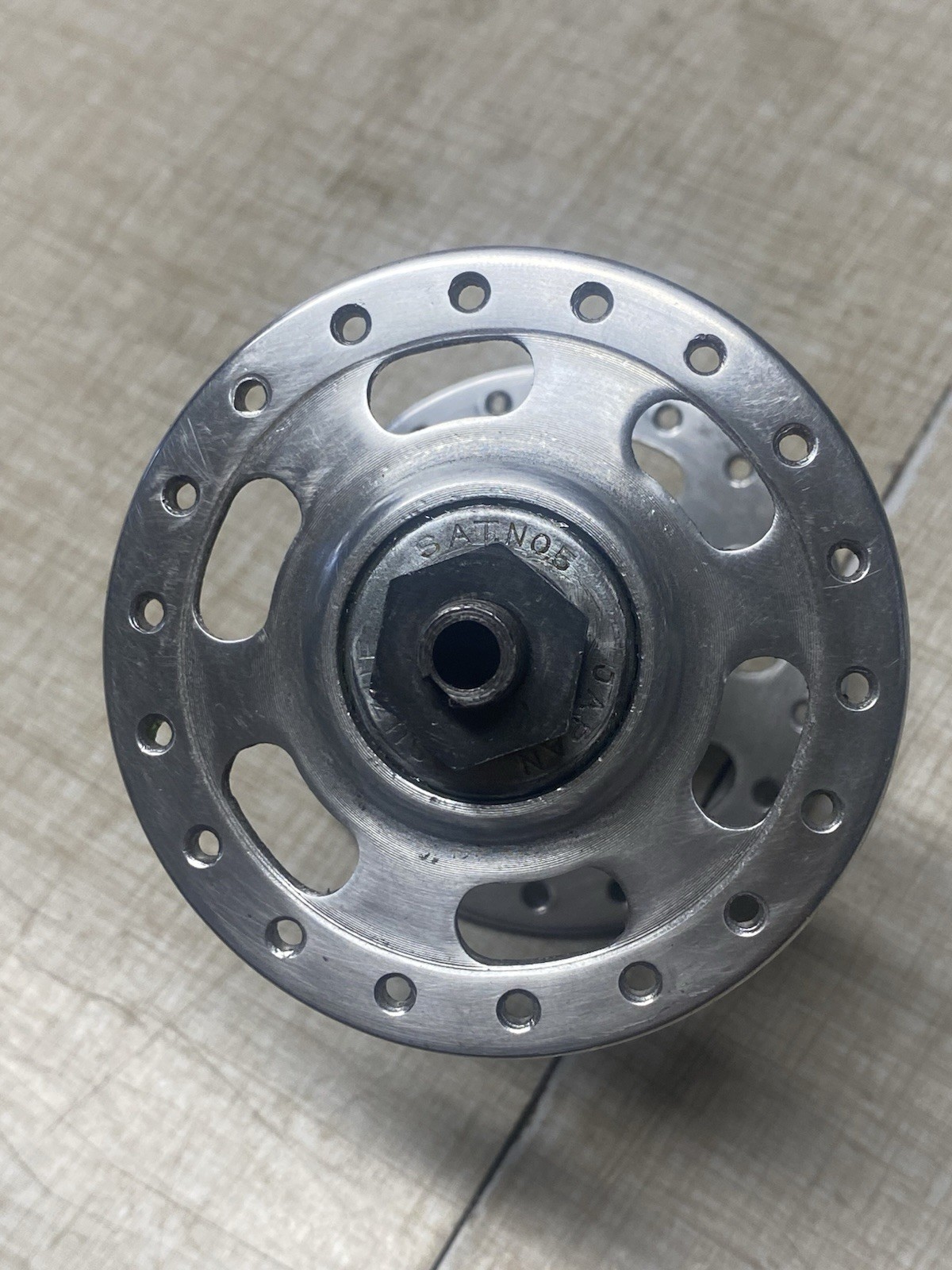 SUZUE FRONT HUB HIGH-FLANGE 36-HOLE 100 MM SPACING, QR
