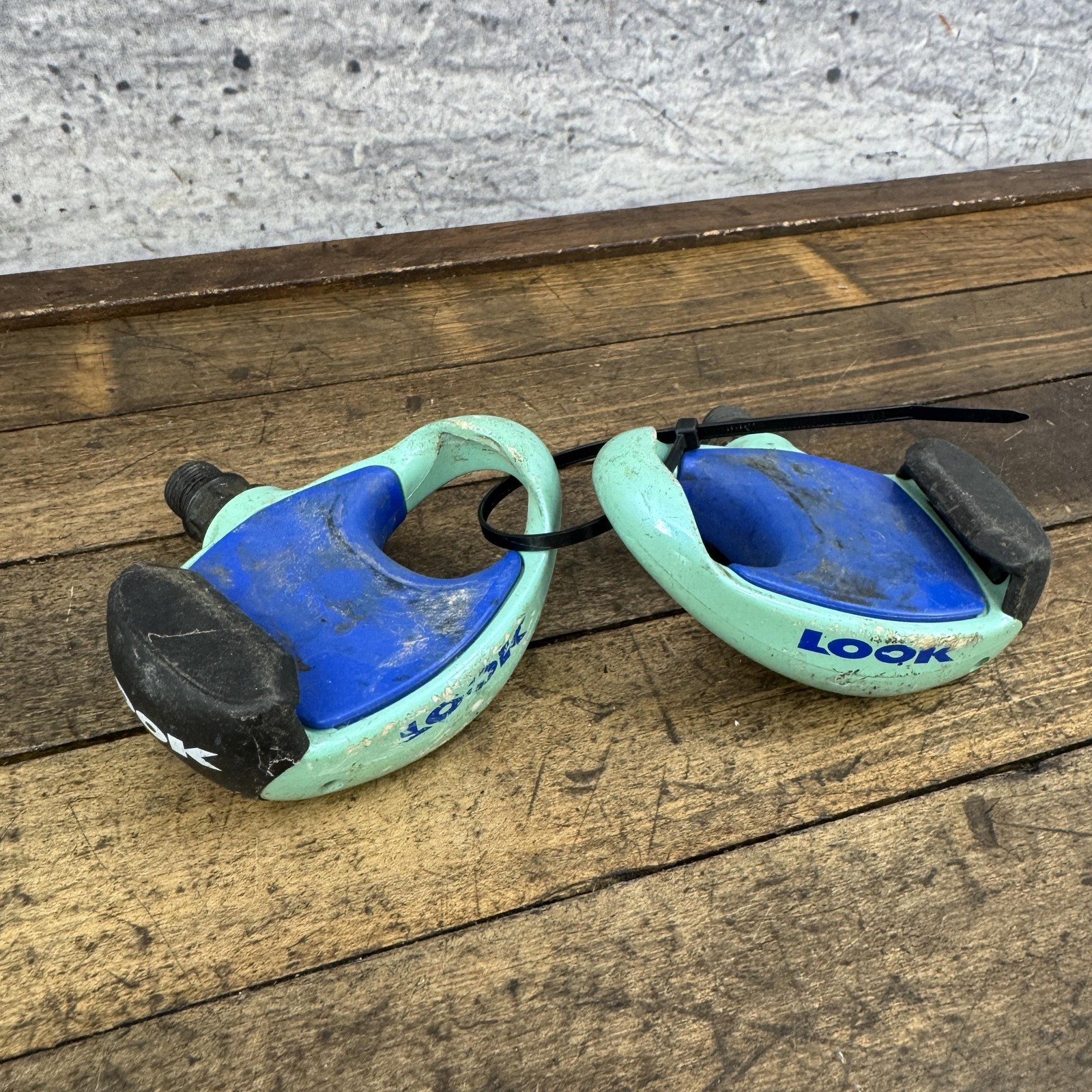 Vintage Look Clipless Road Bike Pedals Celeste Green Blue 9/16 340g Used