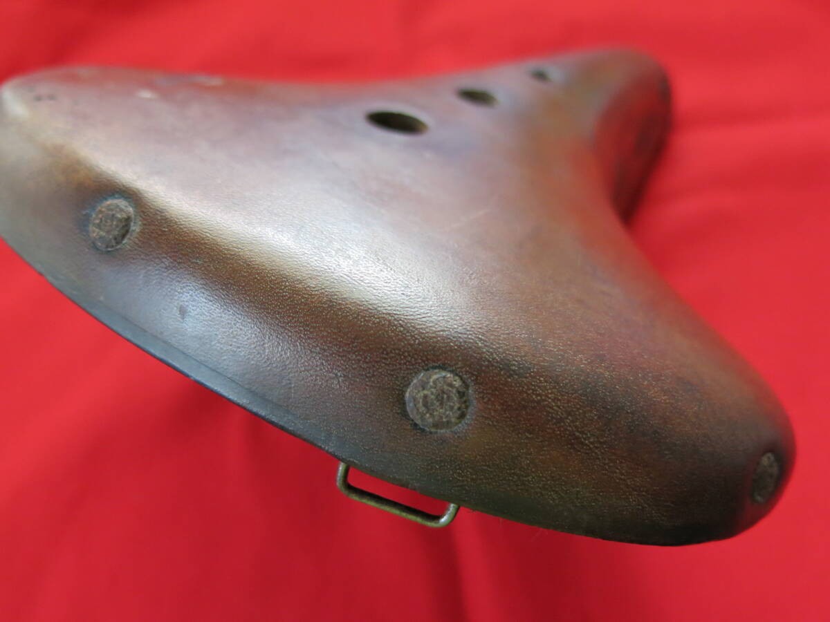 Sd-01017/7422/Croupon White Star Saddle Width 22Cm Length 27Cm 725G Used