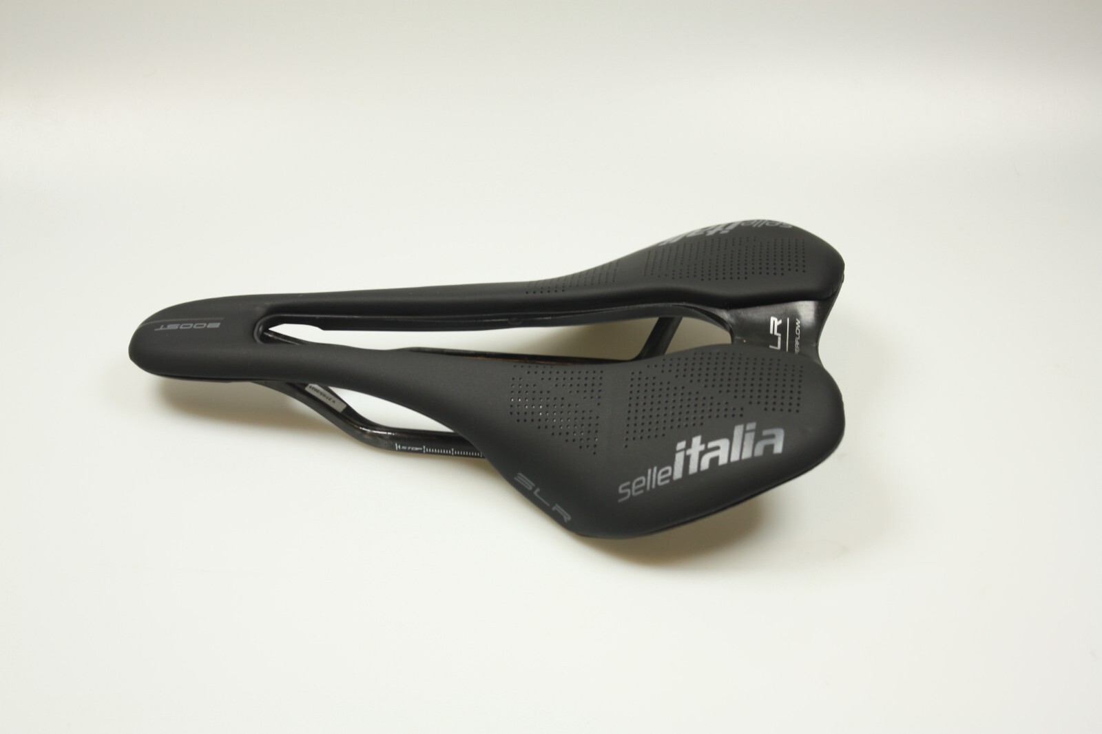 Selle Italia SLR Boost Kit Carbonio SuperFlow Saddle (145x248mm) – L3 – 130g