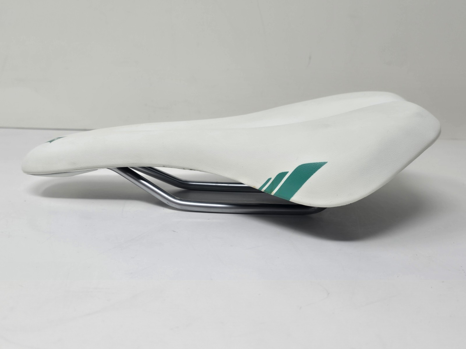Specialized Riva Bike Saddle, White & Green, 155mm, Body Geometry