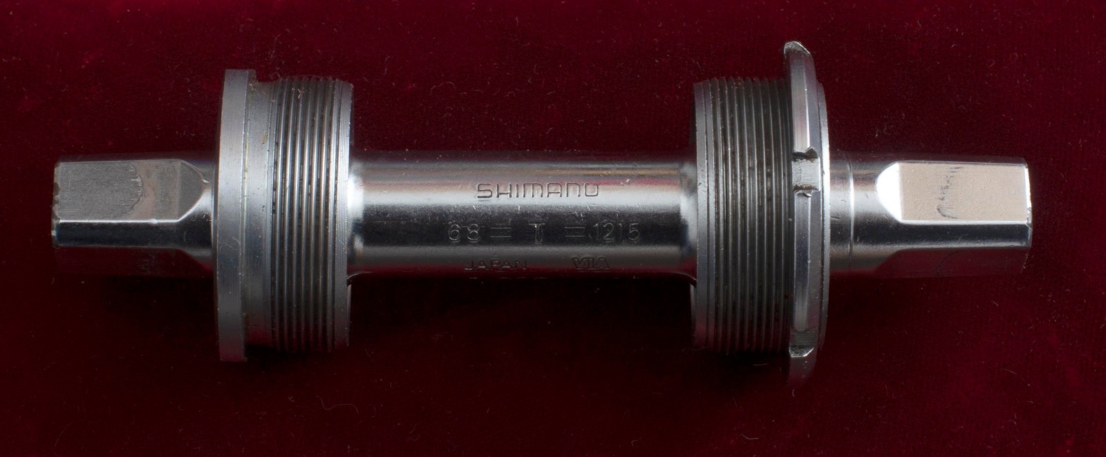 Vintage Shimano Deore bottom bracket 68mm 1.37×24 English JIS square taper 121.5