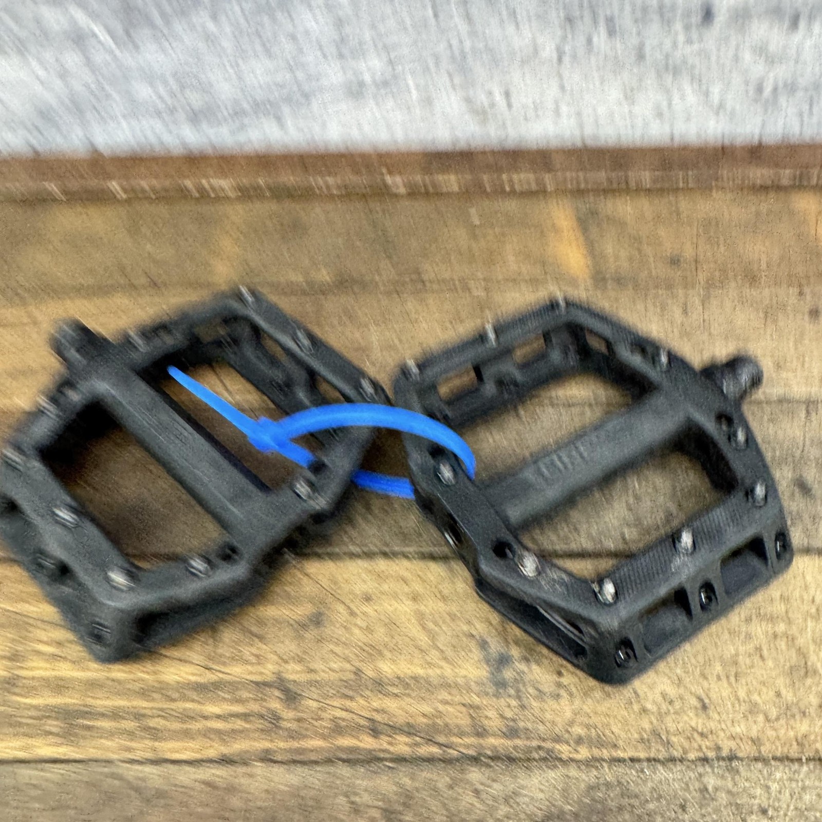 Trek Line Elite Bike Pedals 9/16 Black Pair Pinned MTB Flat Trail DH Platform