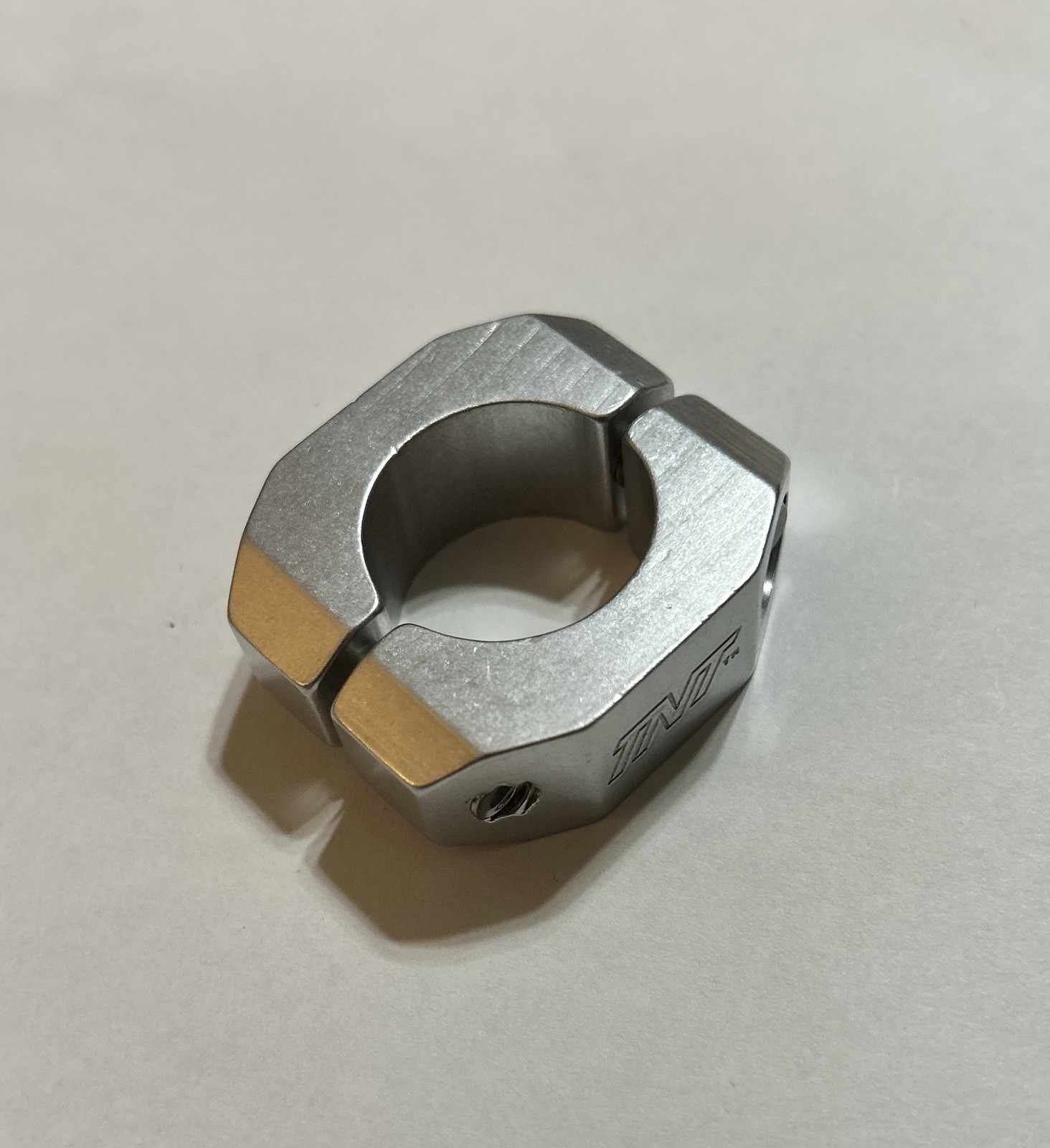 BMX / NOS – TNT BICYCLES SEAT CLAMP (25.4mm / 1 INCH) – SILVER (raw)