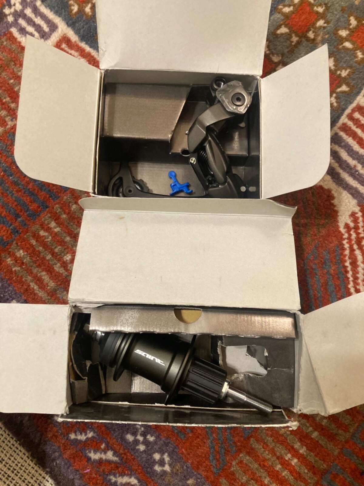 Shimano Saint FH-M800 rear hub and Shimano Saint RD-M800 SGS rear derailleur