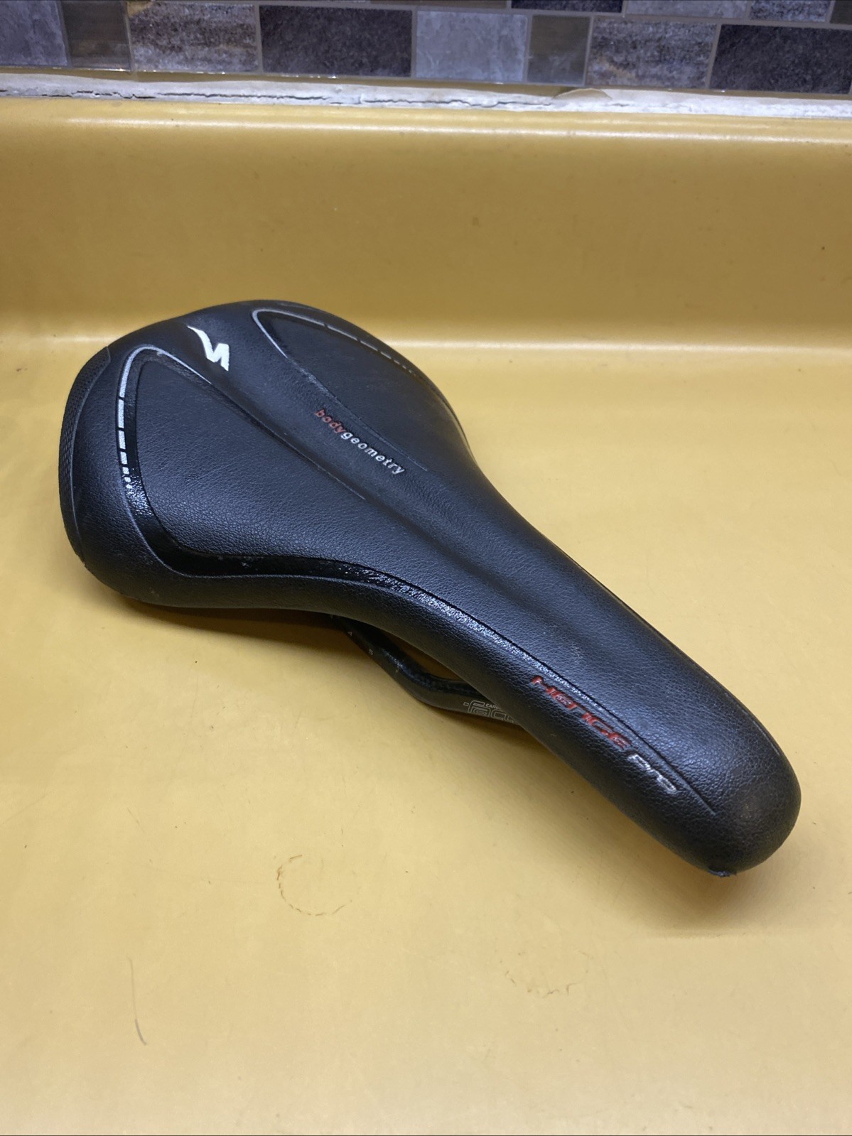 Black Specialized Henge Pro Carbon Body Geometry 260m X 159mm Carbon Rail Saddle