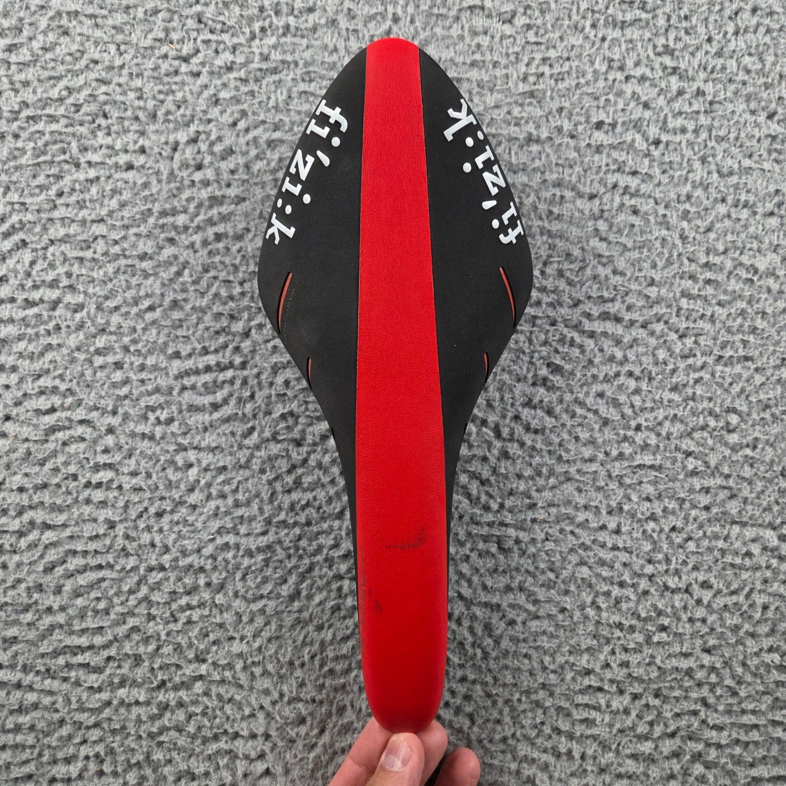 Fizik Arione R5 Bicycle Saddle Unisex 300mm Red Black Wing Flex Road Bike Seat