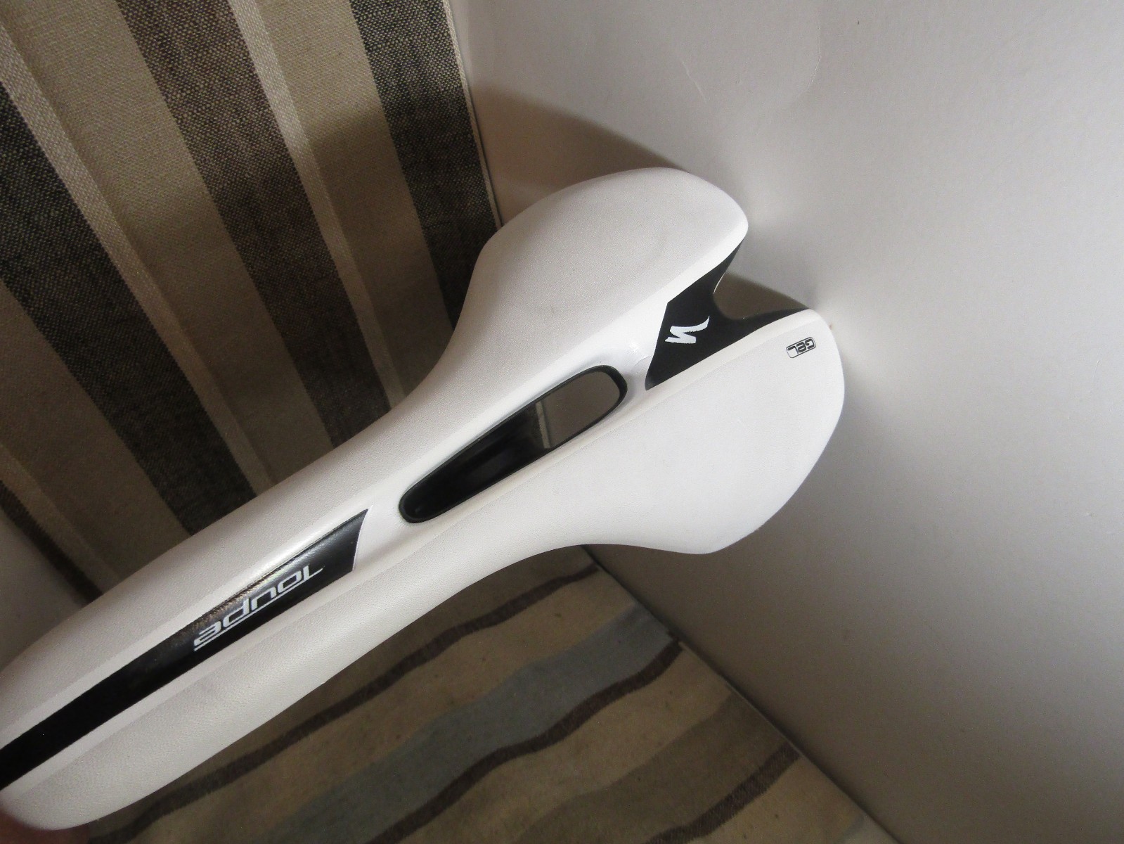 Specialized Toupe Expert 143mm Road Bike Saddle Body Geometry White w/ Post