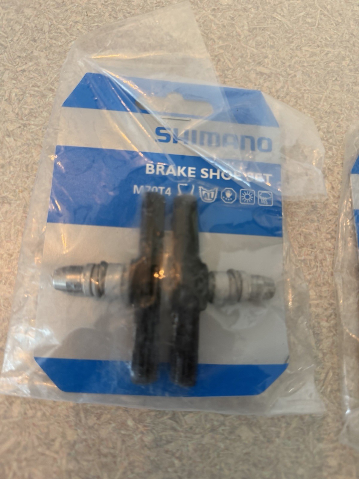 Shimano Unisex Adult Brake Pads, One Size New Bike Wheel Brakes M70T4 TWO SETS