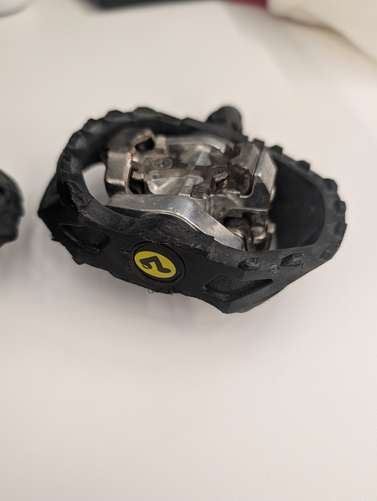 Shimano PD-M424 Clipless Pedals 9/16″ SPD C3