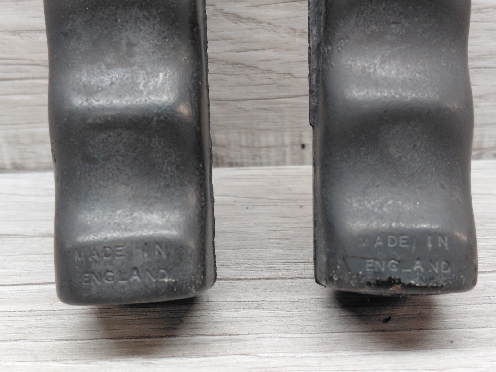 Vintage DARE Handlebar Grips Pair Ribbed Finger Groove Black MTB England – RARE