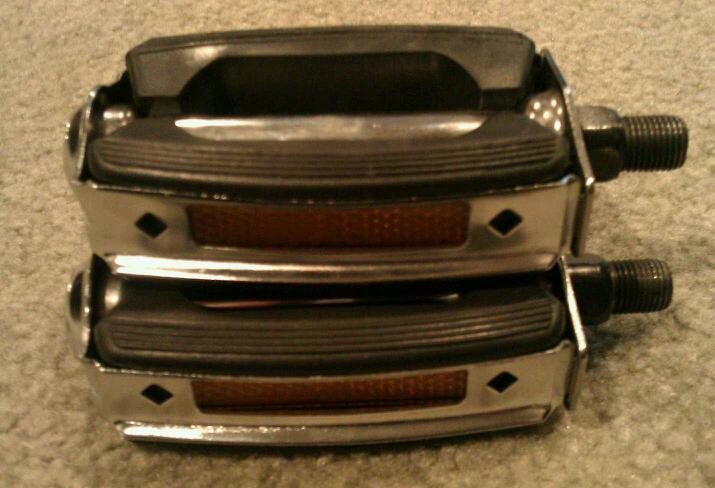NEW BOW BICYCLE PEDALS 1/2, SCHWINN STINGRAY KRATE CRUISER BICYCLES