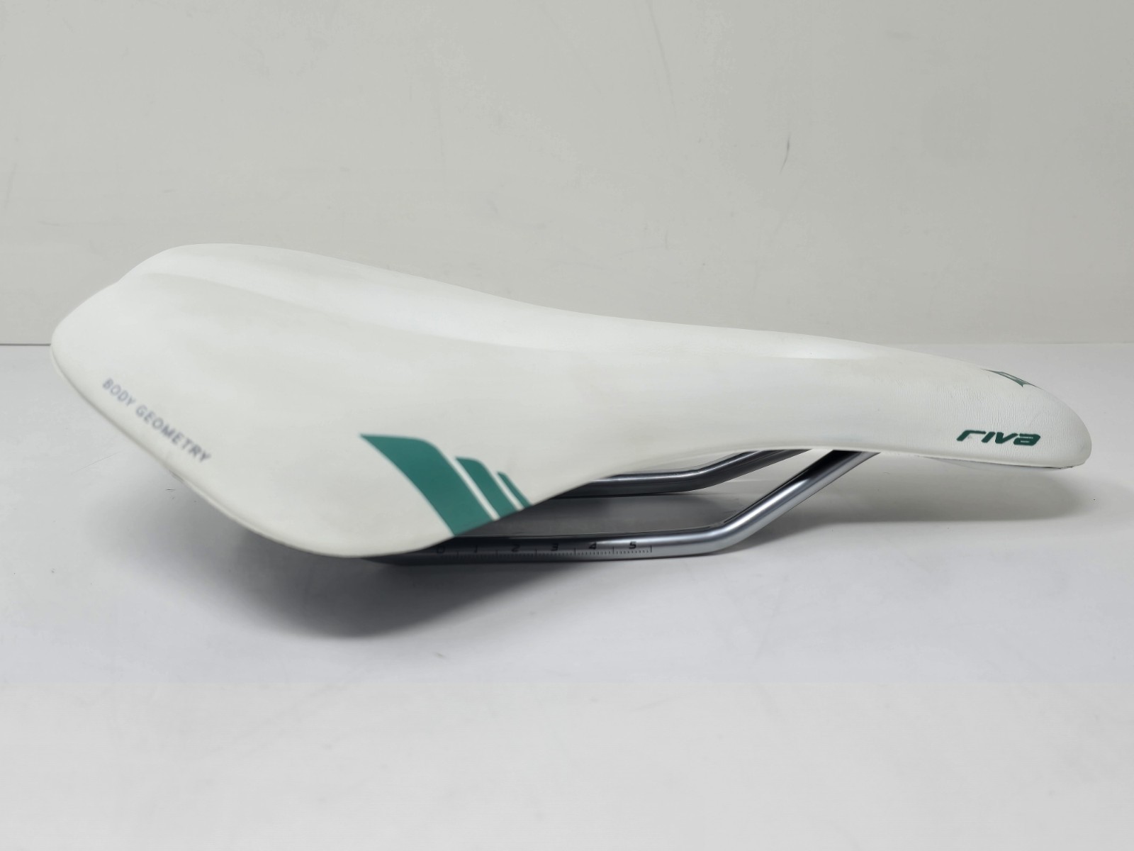 Specialized Riva Bike Saddle, White & Green, 155mm, Body Geometry