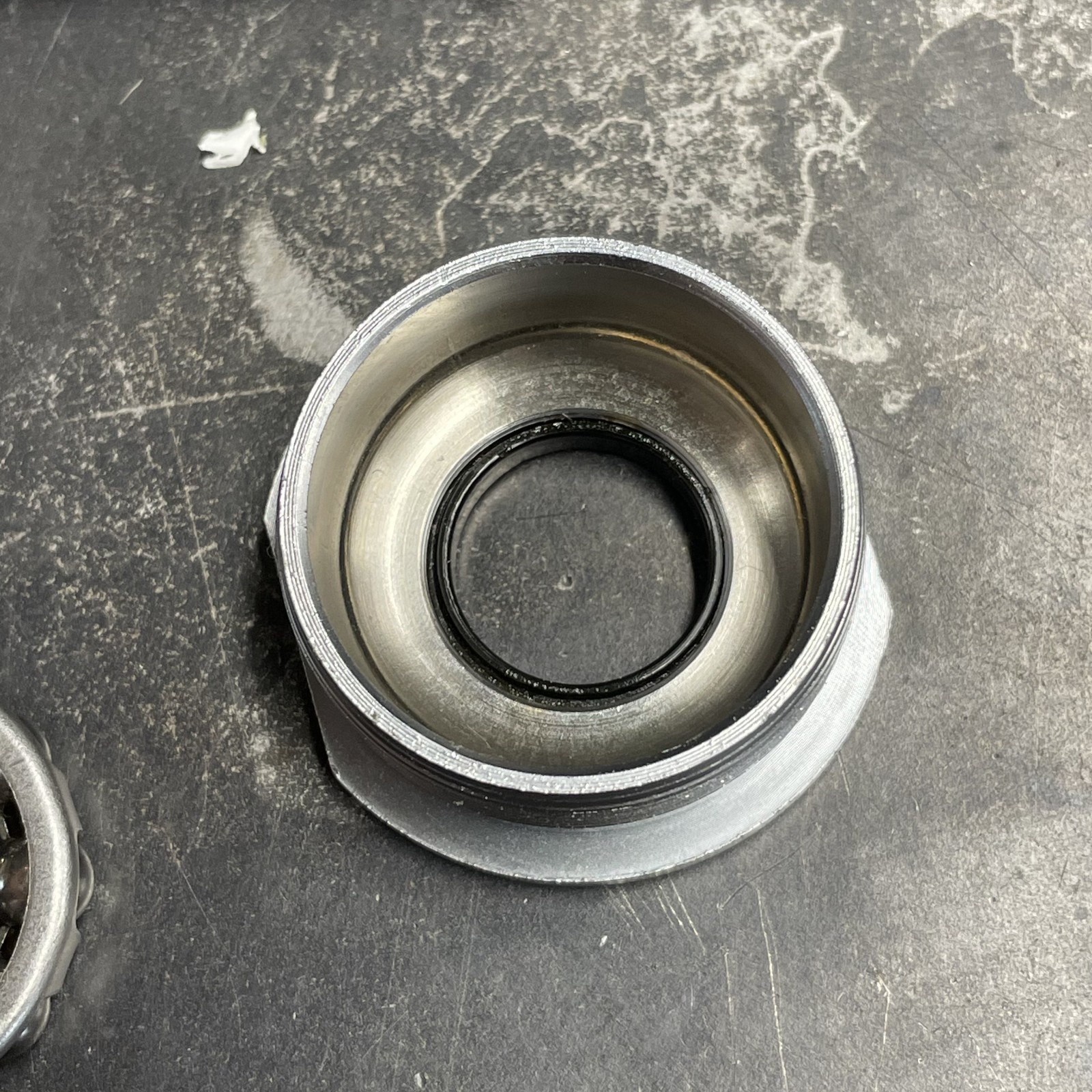 Shimano 600 6207 Bottom Brakcet – 1.37 x 24T ENG – 68mm – 116mm – Used