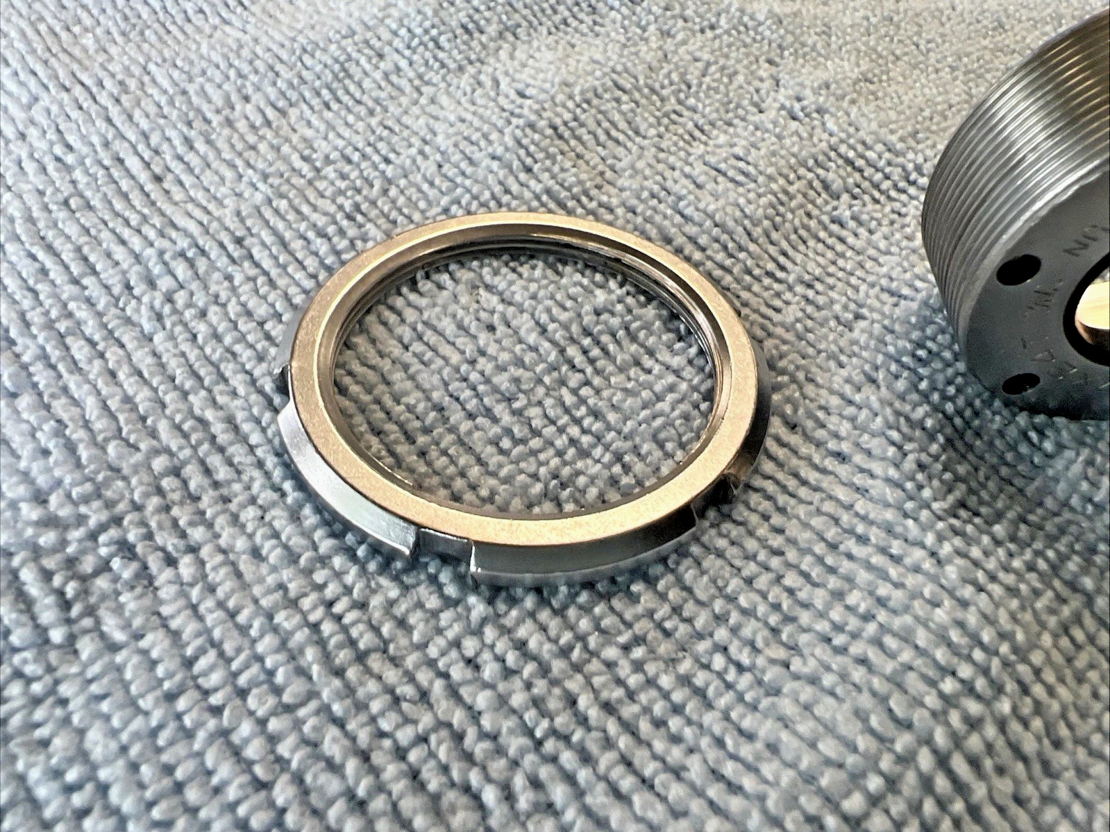 Shimano Deore XT BB-M730 Bottom Bracket – 68 x 122.5MM BSA English