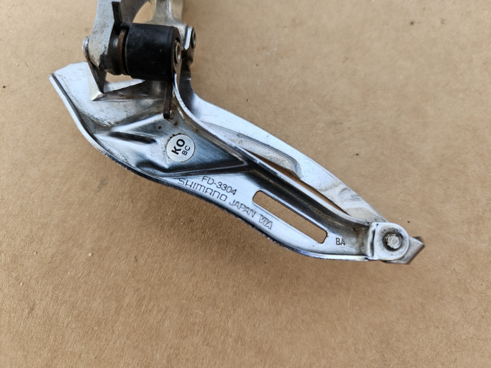 BROKEN Shimano Sora Front Triple Derailleur 31.8mm Clamp Bottom Pull FD-3304