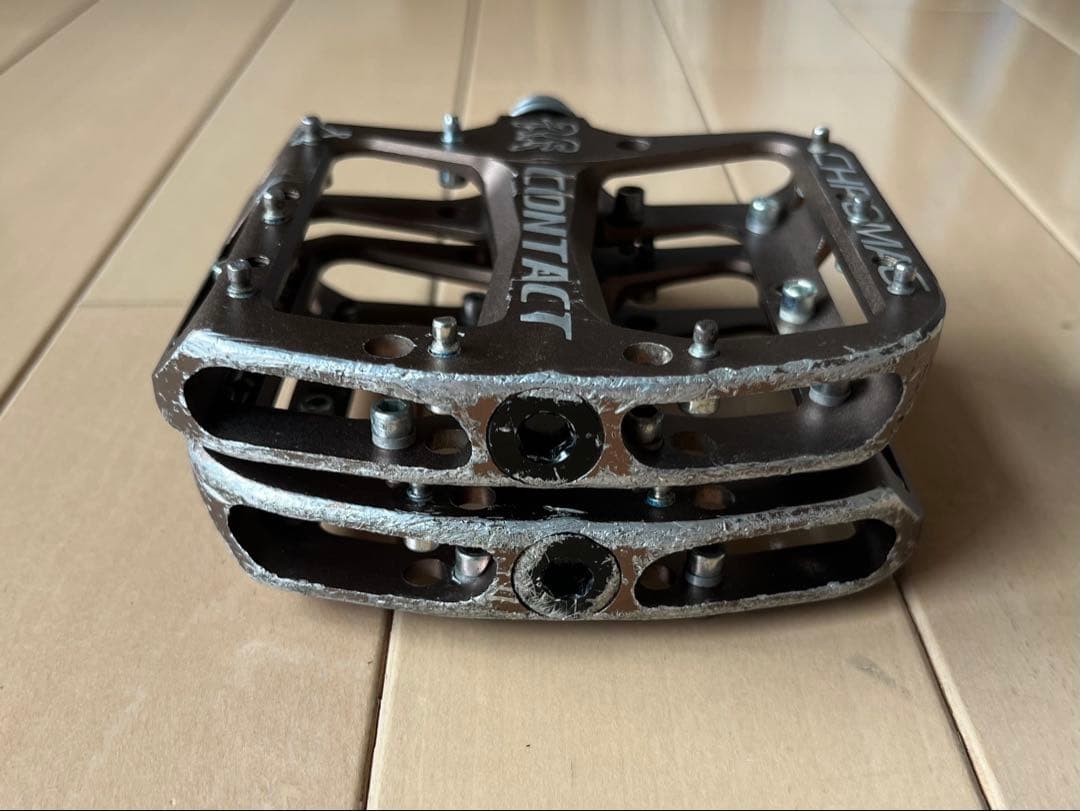 CHROMAG CONTACT Flat Pedal Used Good Condition Rare Color Scratches