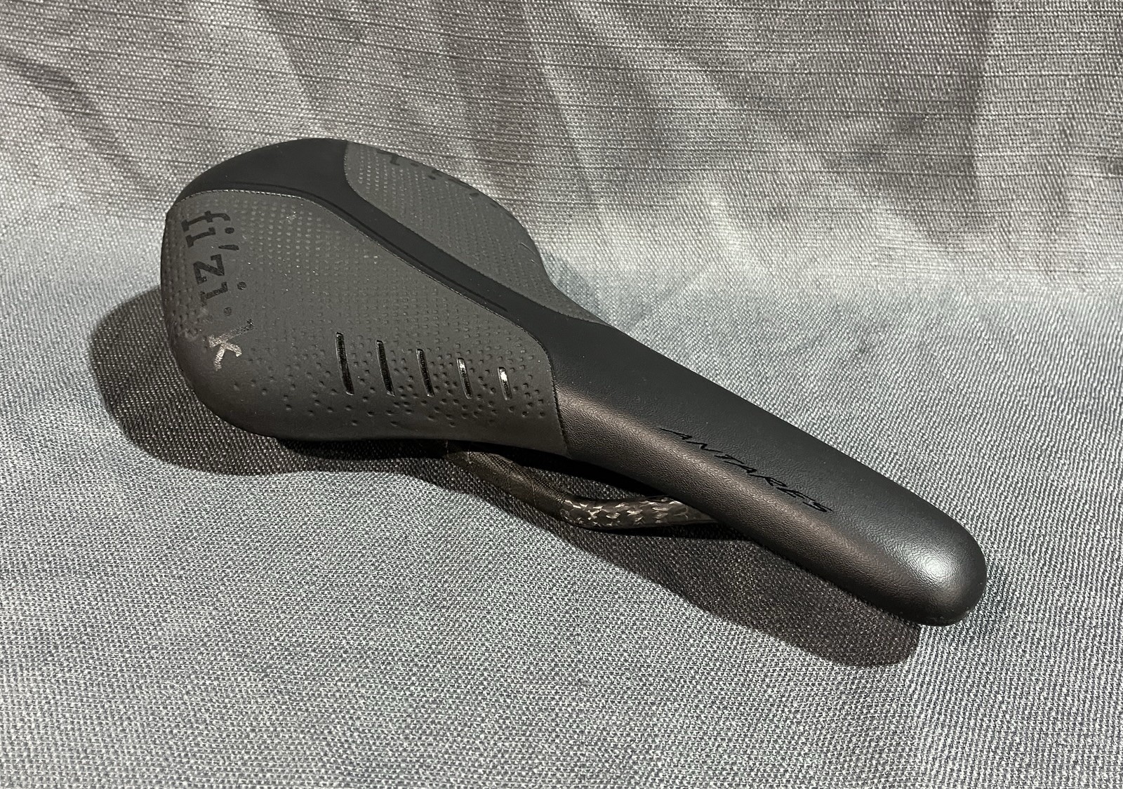 Fi’zi:k Antares R1 Saddle Large 152mm 275mm Braided Carbon Rails 7×9 Road Bike