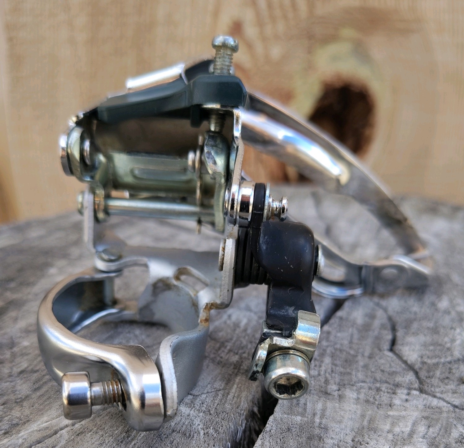 Shimano FD-M330 Front Derailleur 31.8 Low Mount Top Pull Japan Silver Vintage