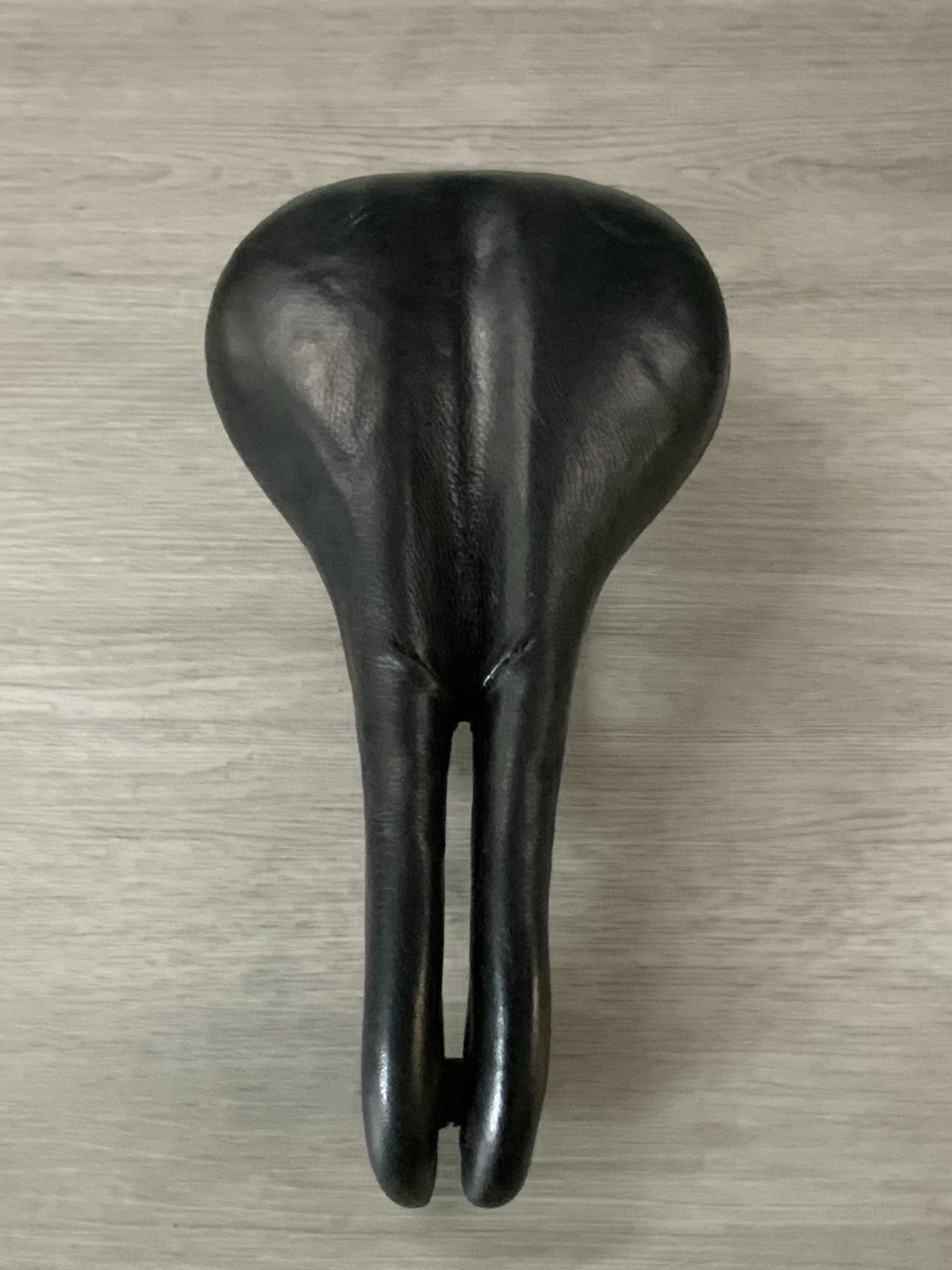 KOOBI SADDLE TITANIUM ALLOY STAYS 270 GRAMS 150 MM X 272 MM