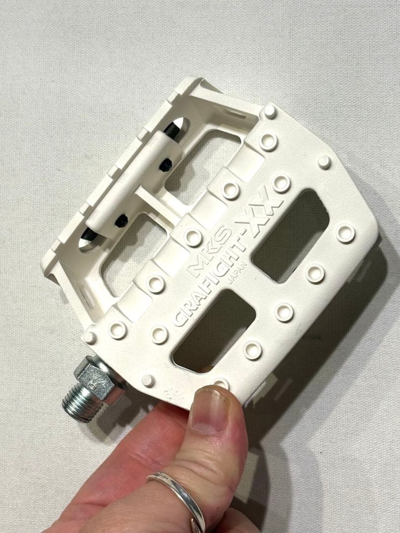 MKS GRAFIGHT-XX Pedals White Used BC1/2 Compatibility No Install