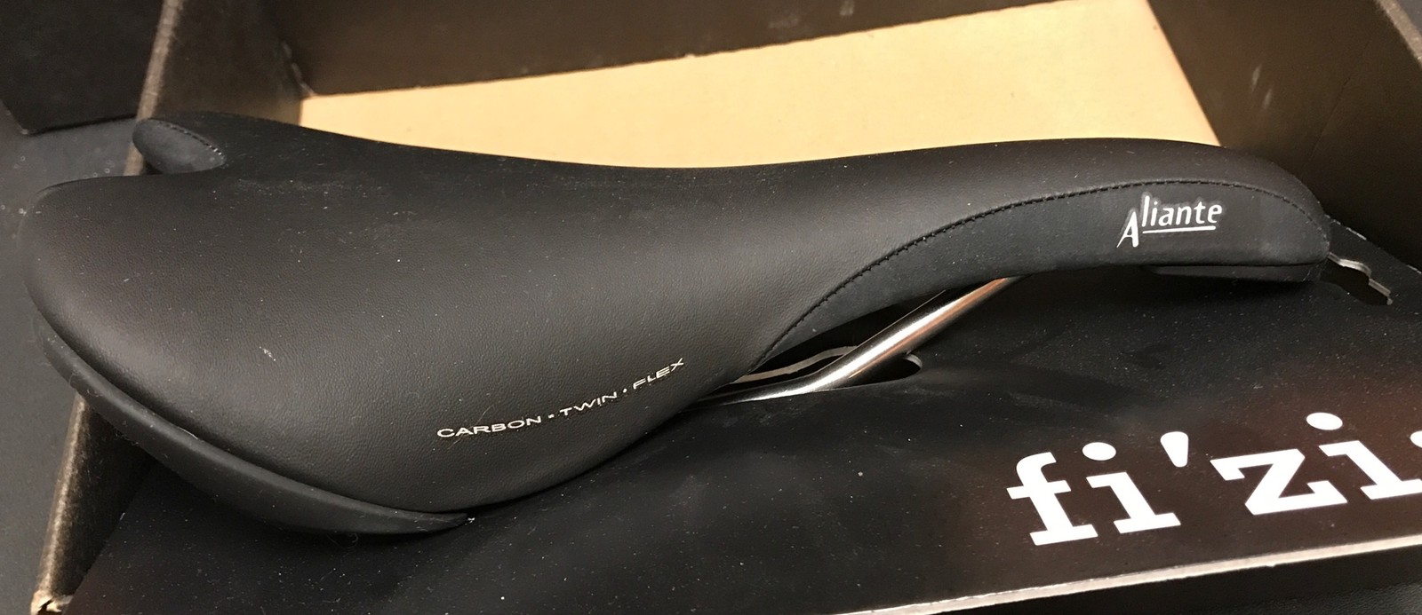 NEW Fizik Aliante Carbon K:ium Rail 239 G Road Black Saddle