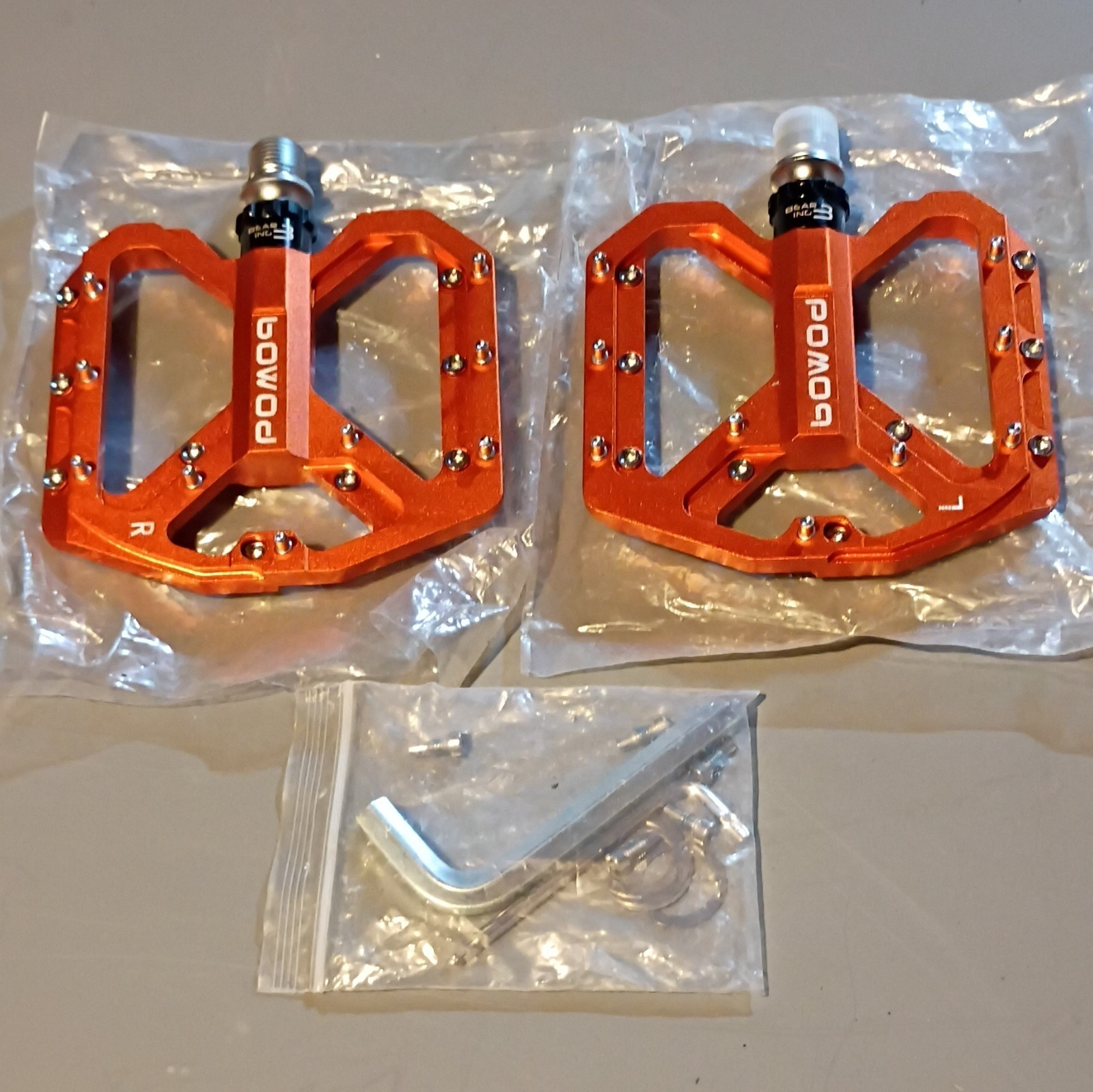 BOWOD Mountain Bike Pedals Wide Platform MTB Flat Pedals 9/16 Anodized Orange