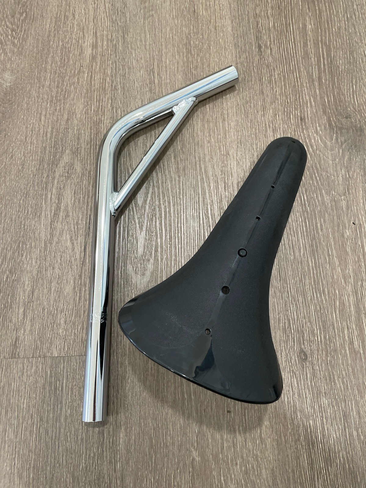 Viscount Dominator Seat Bmx Hard Shell BLACK with Laid Back Seat Post 25.4mm 7/8