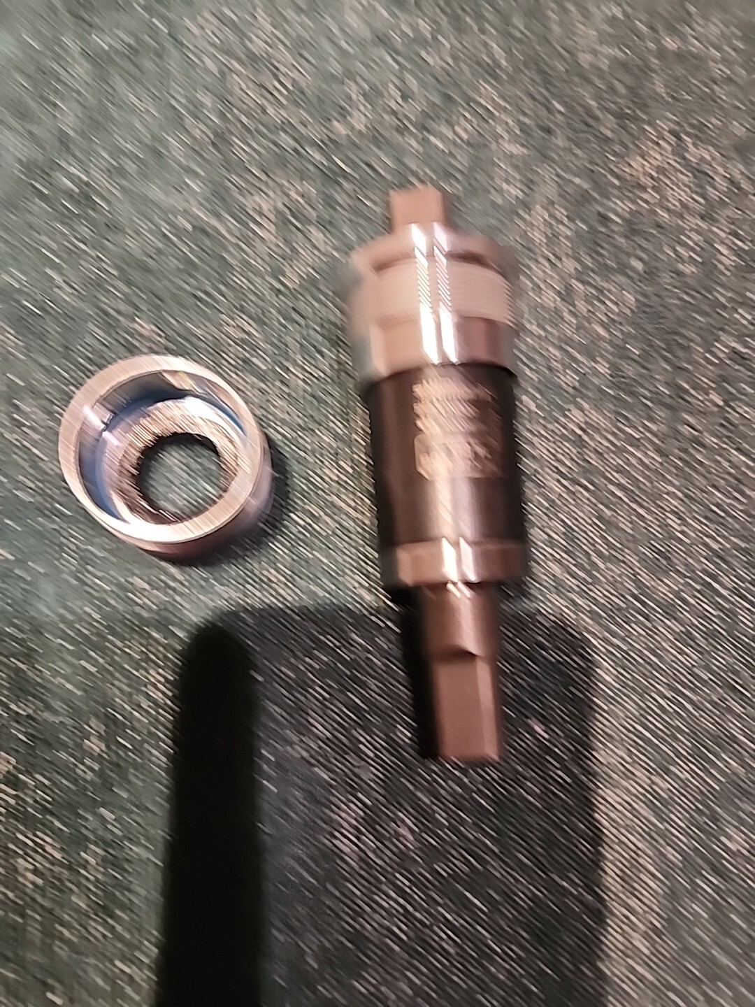 Shimano BB-UN300 Bottom Bracket – English, 68 x 110mm Spindle, Square Taper JIS