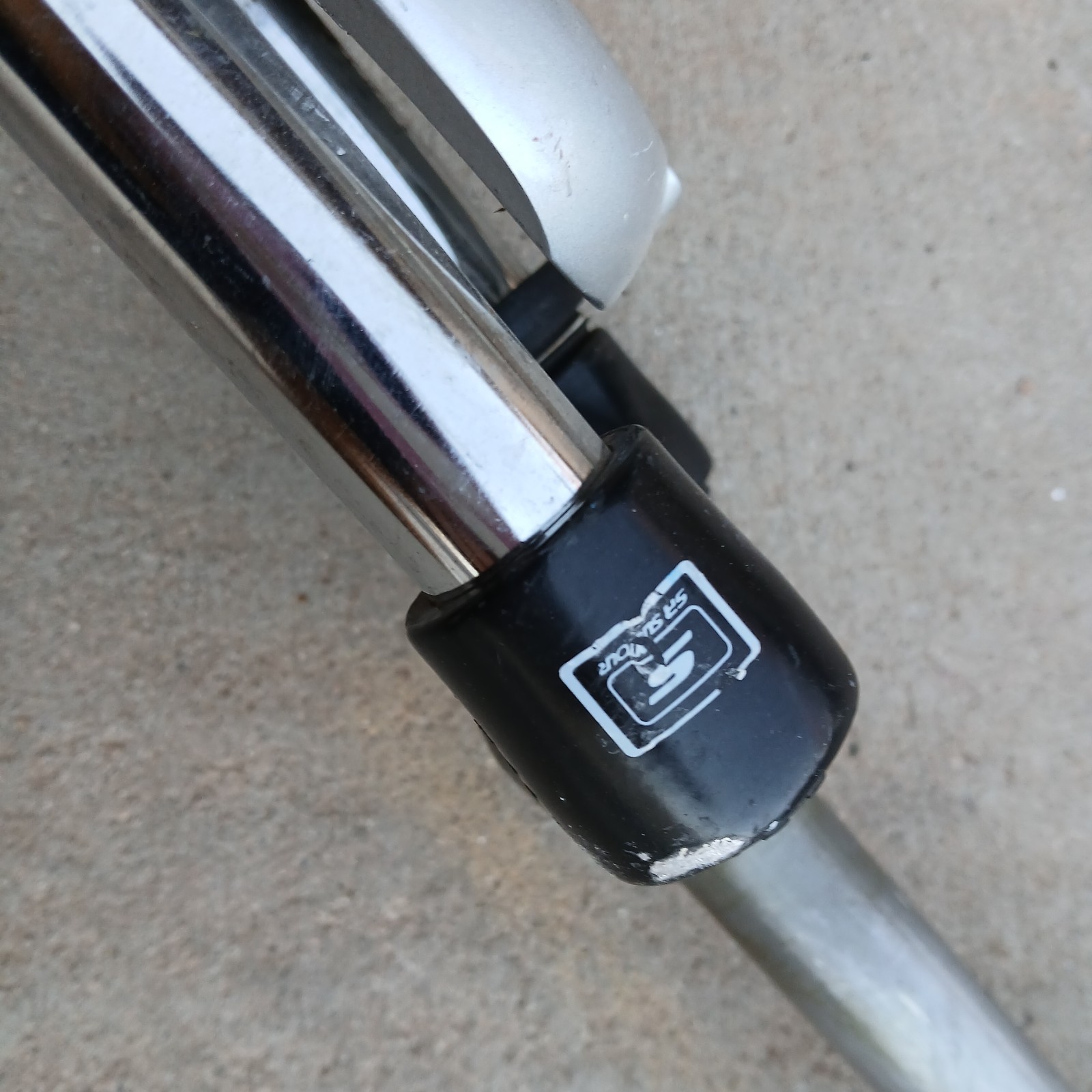 SR Suntour Suspension Fork 24.5” SF11-XCT-JR-24 from a Specialized Hotrock