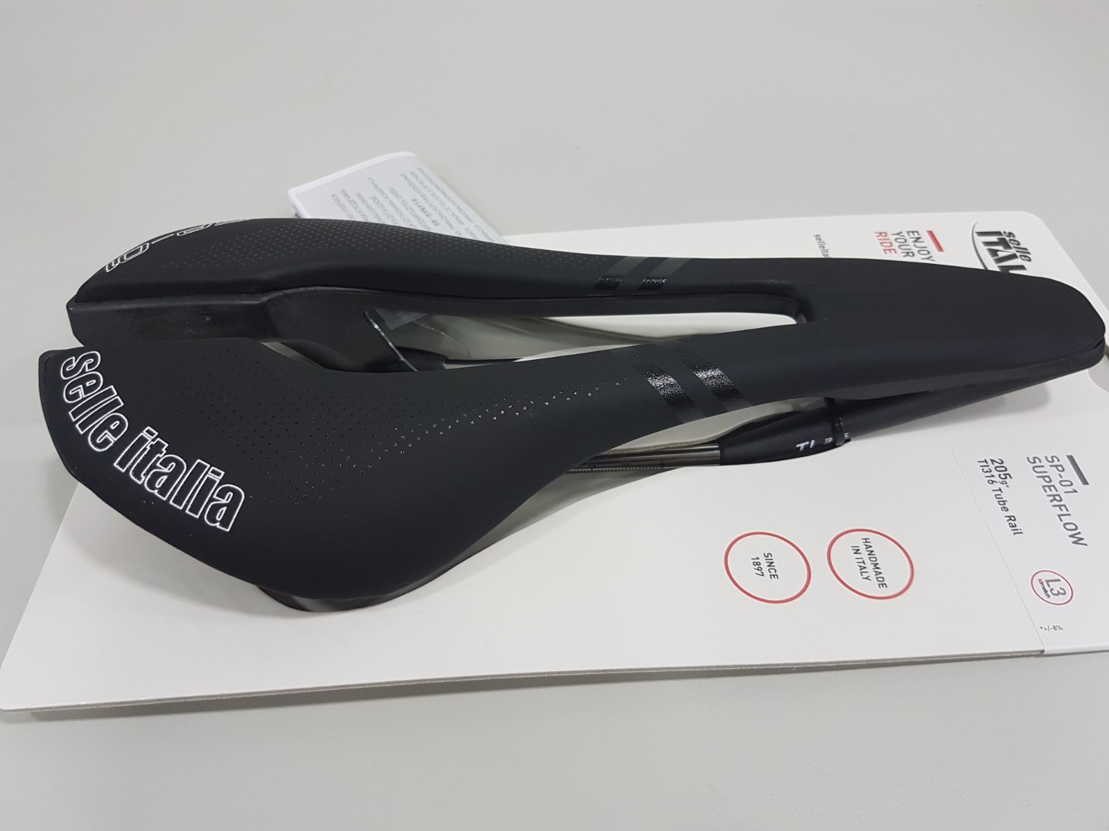 Selle Italia SP-01 Superflow L3 TI 316 Tube Ø7mm Rail Bicycle Saddle Black
