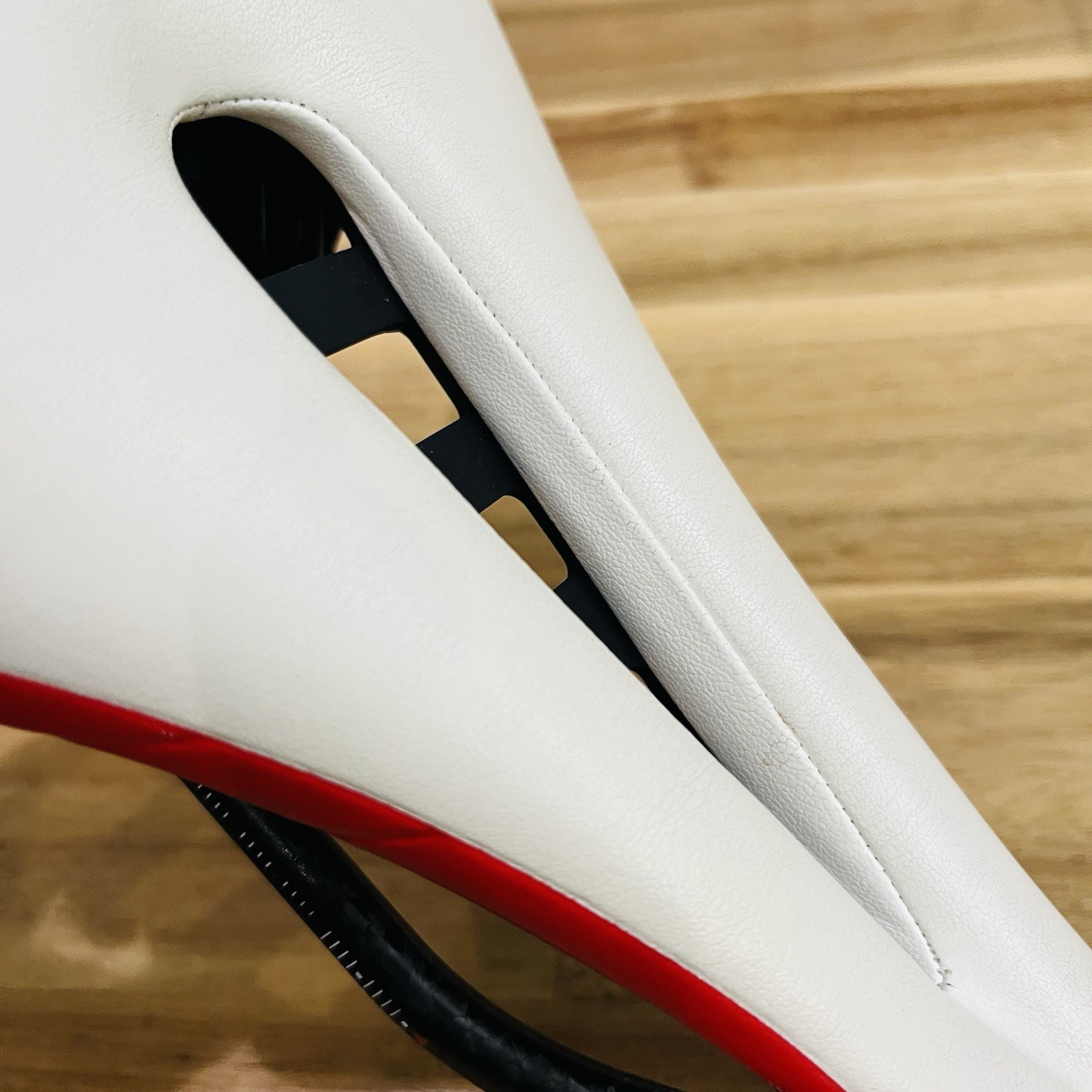 Astute Skylite VT Carbon Rail Saddle – White – Made In Italy – Original Box Used
