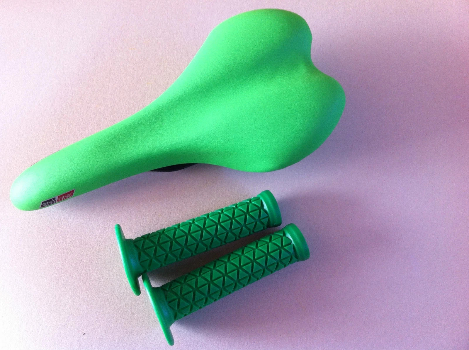 GREEN Classic Bicycle Seat Grips BMX Road Track Fixie Bikes New