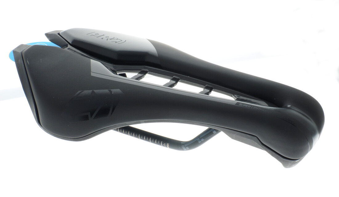 SHIMANO PRO TSA 1.2 TT/Tri Saddle Stainless 7x7mm Rails, Black 132mm