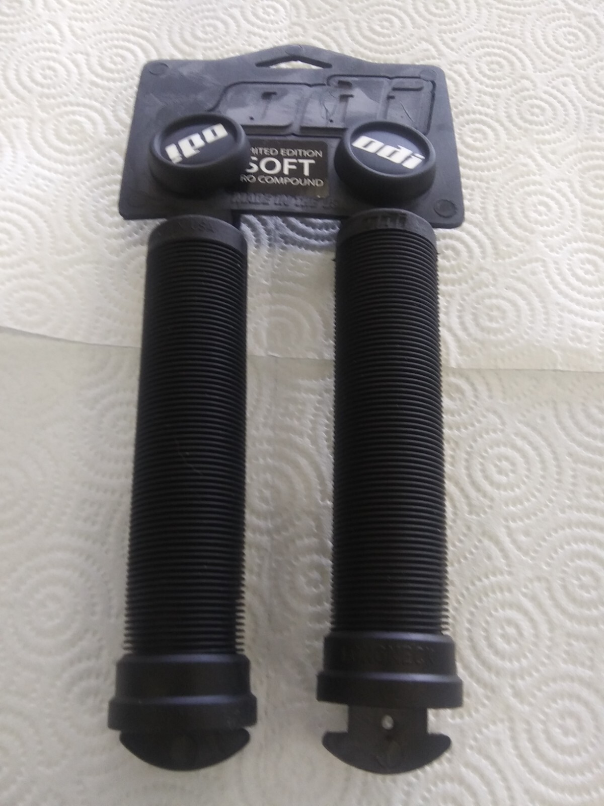 S.E flyer seat and ODI longneck grips with end caps in black