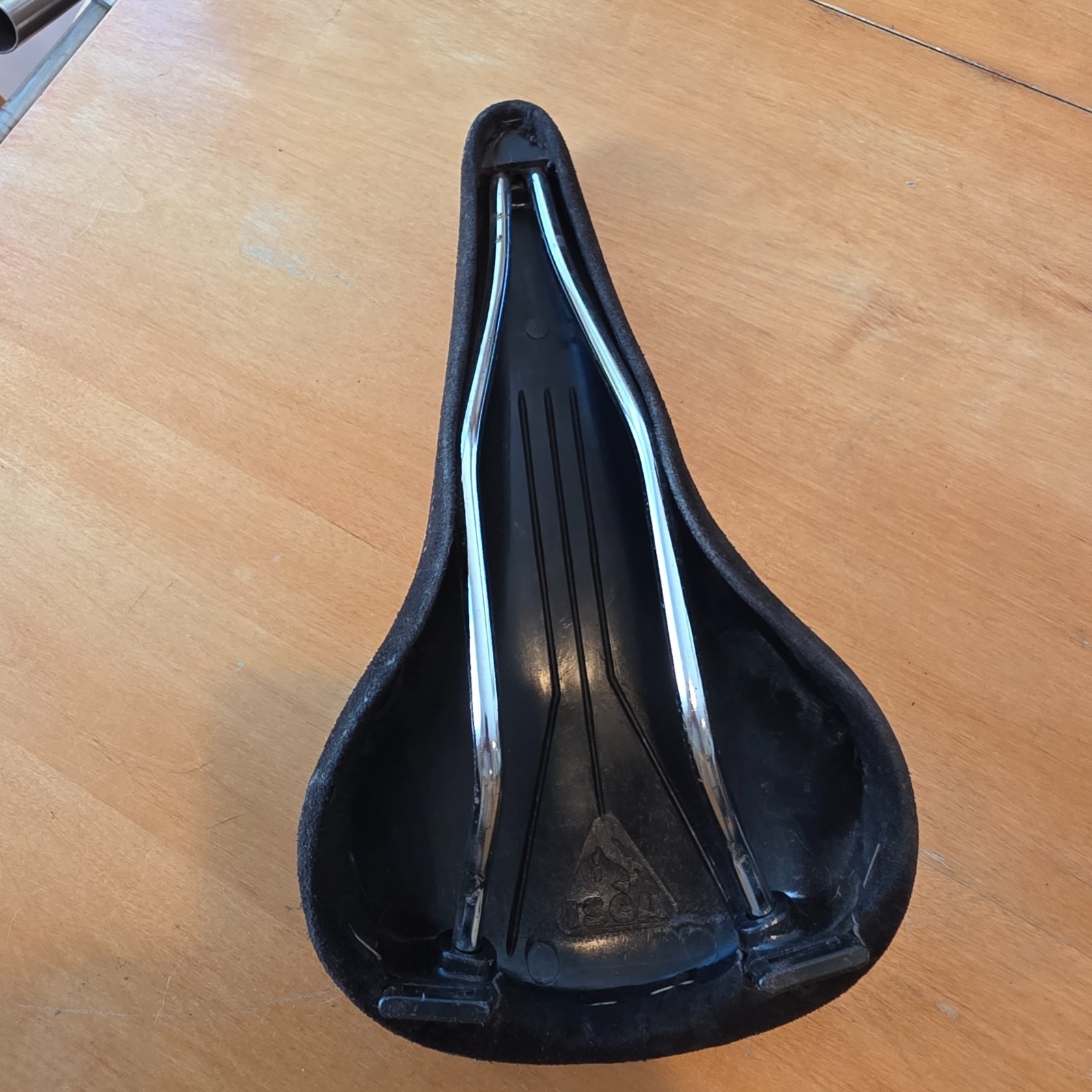 Iscaselle Cortina saddle NOS 340g steel rail with saddle bag eyelets 165x145mm