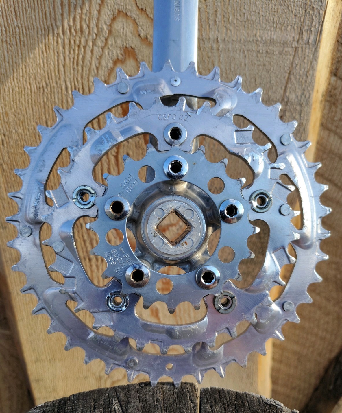 Sugino Triple Crankset 175 mm 42/32/20 T Square Taper Vintage w/ Retaining Bolts