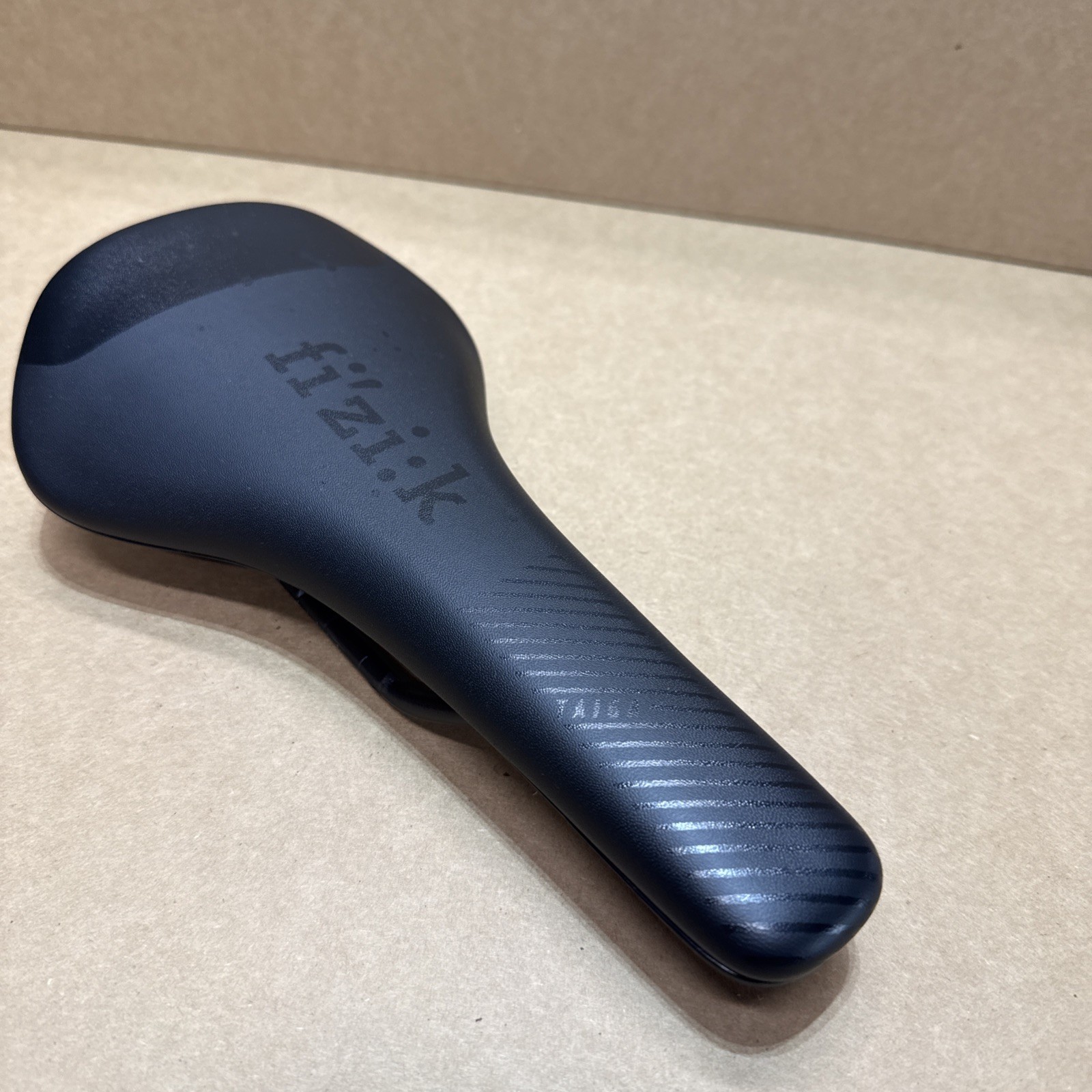 Fizik Taiga Regular Bicycle Bike Saddle Seat w/ Cr-Mo Rails mwl54